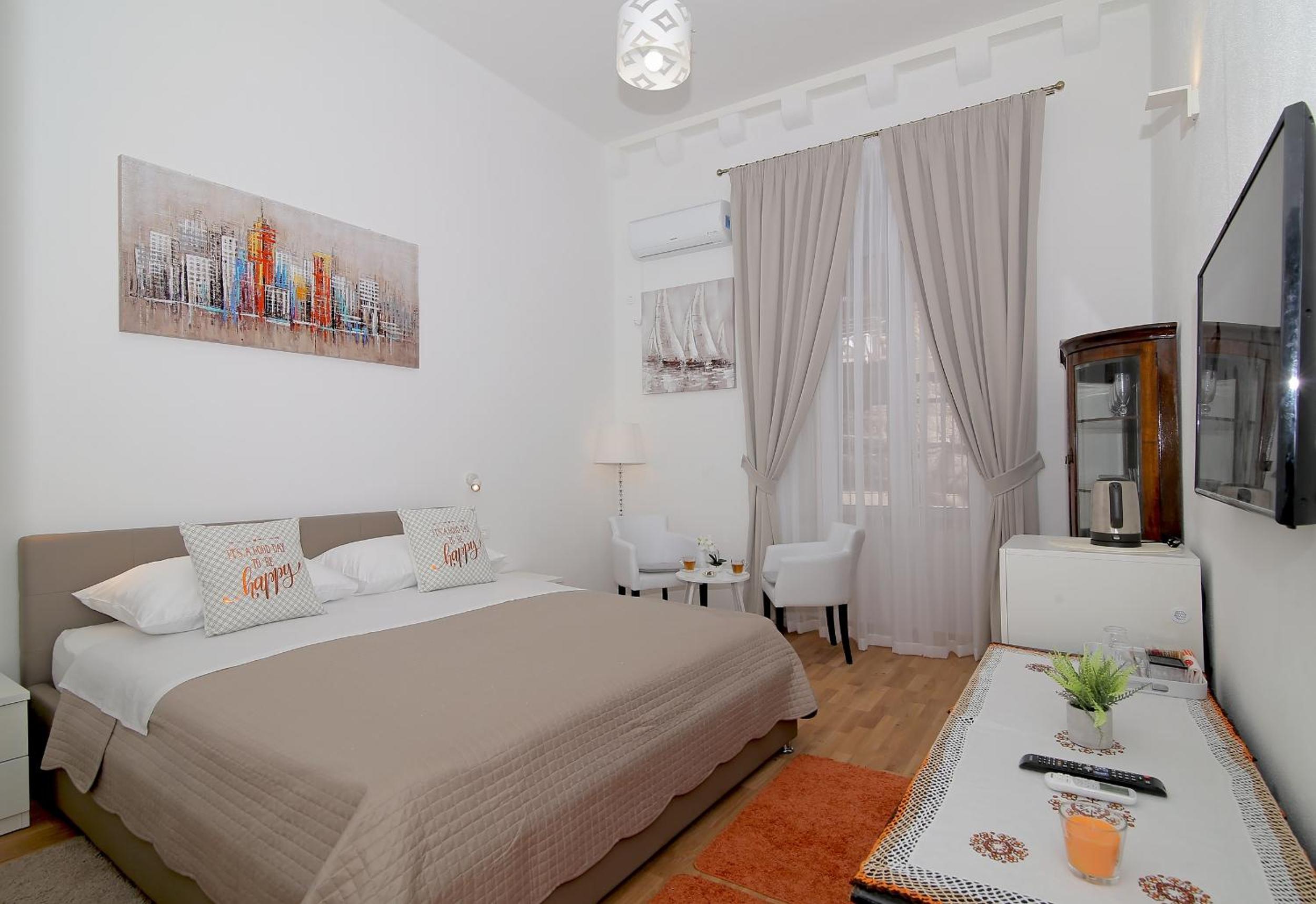 Deluxe Double Room with Shower