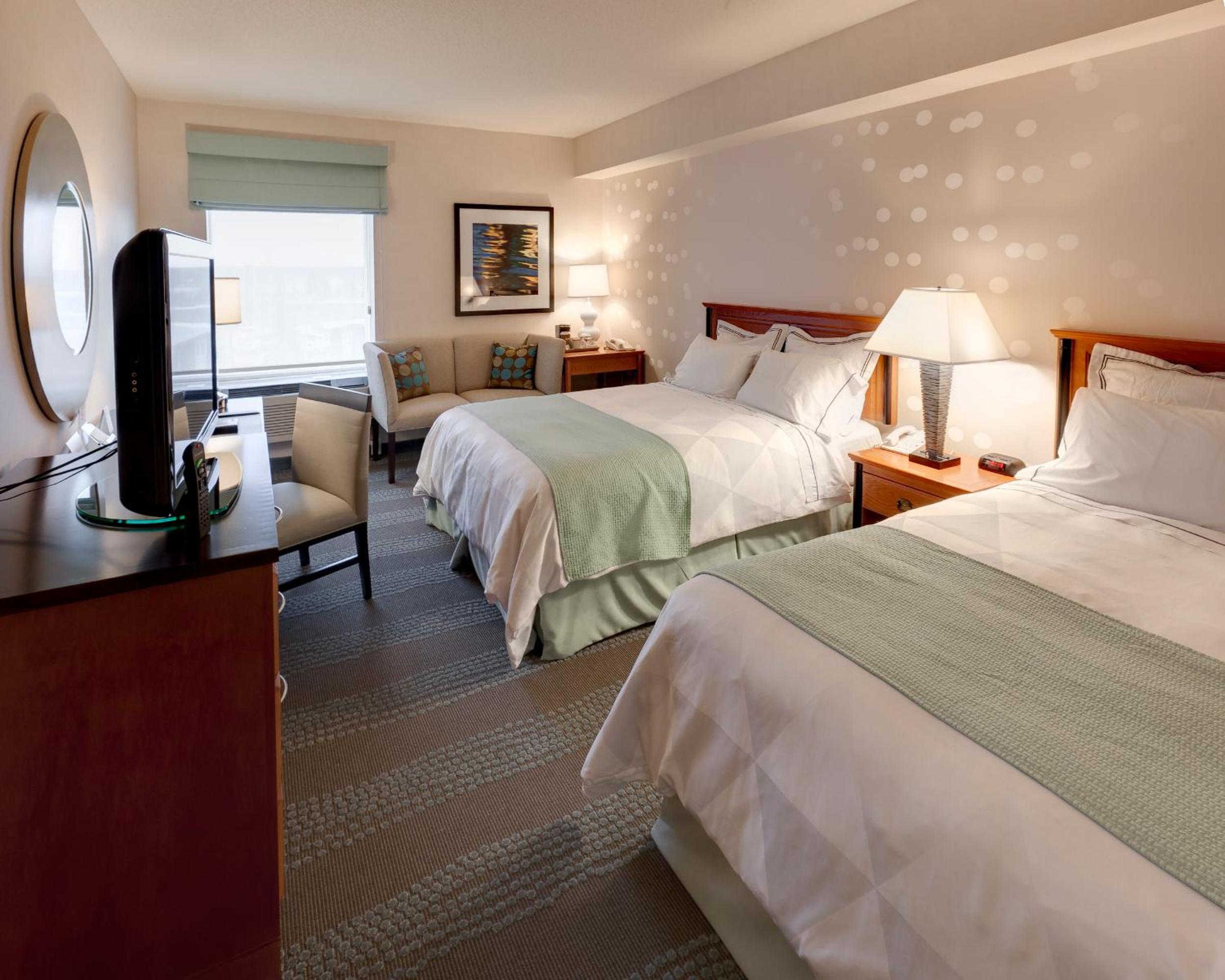 Queen Room With Two Queen Beds And Falls View - Photo 2