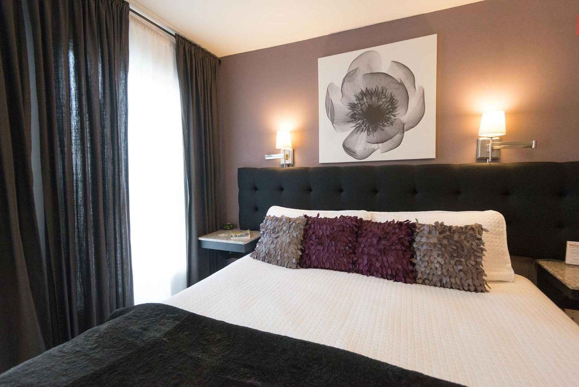 King Room 28 with Private Bathroom - Photo 1