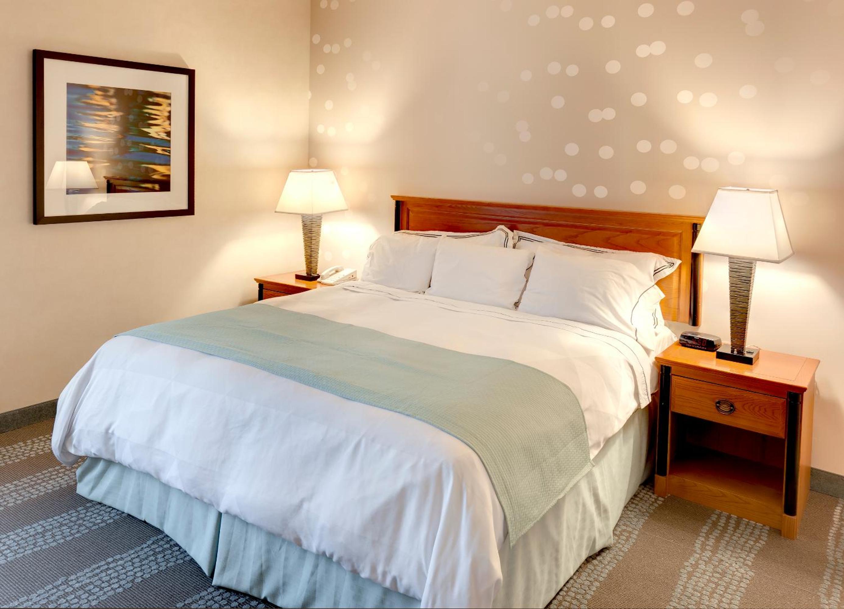 Queen Room With River View - Photo 2