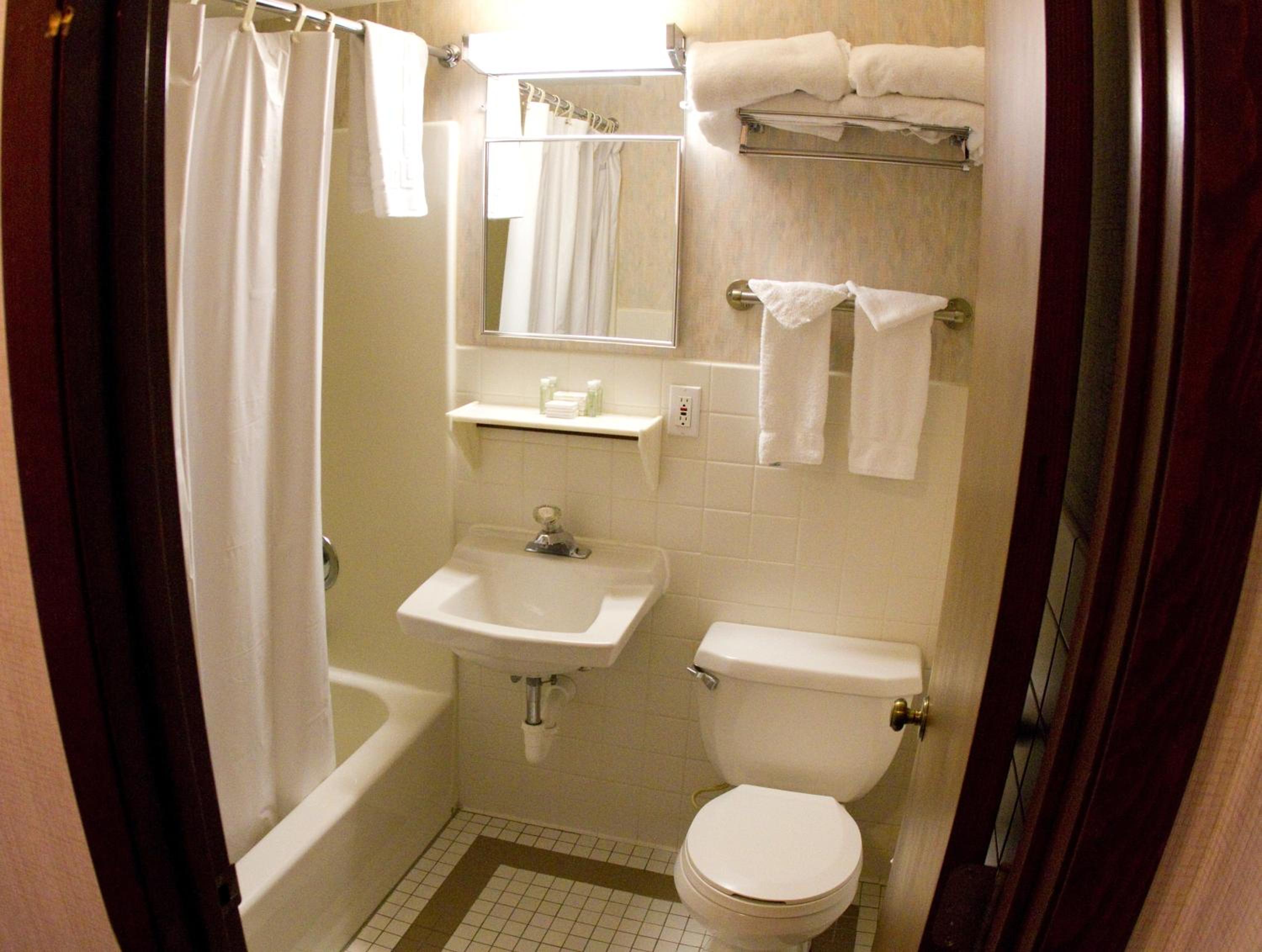 Queen Room with Two Queen Beds photo 2