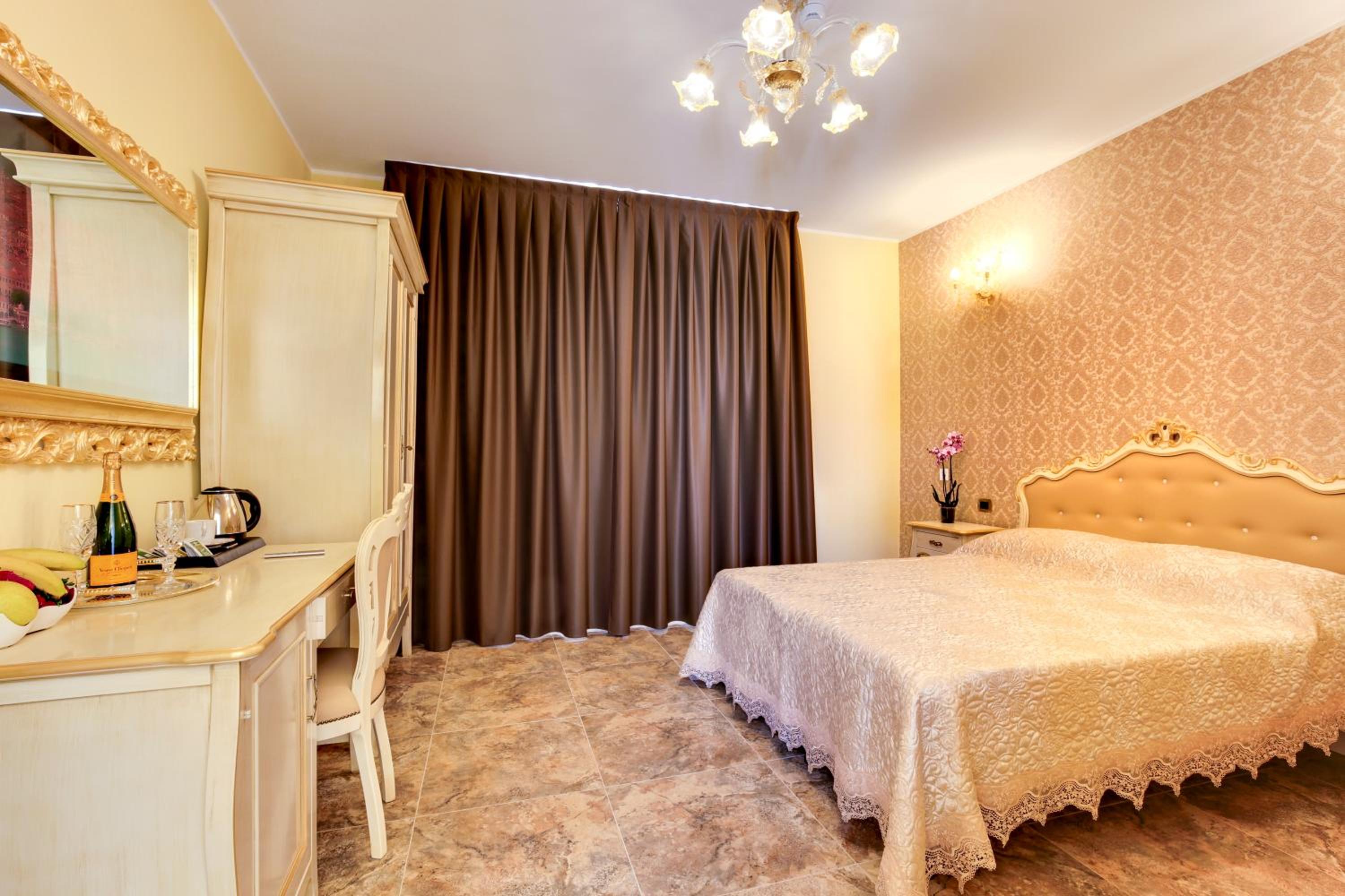 Deluxe Double or Twin Room - Photo 6