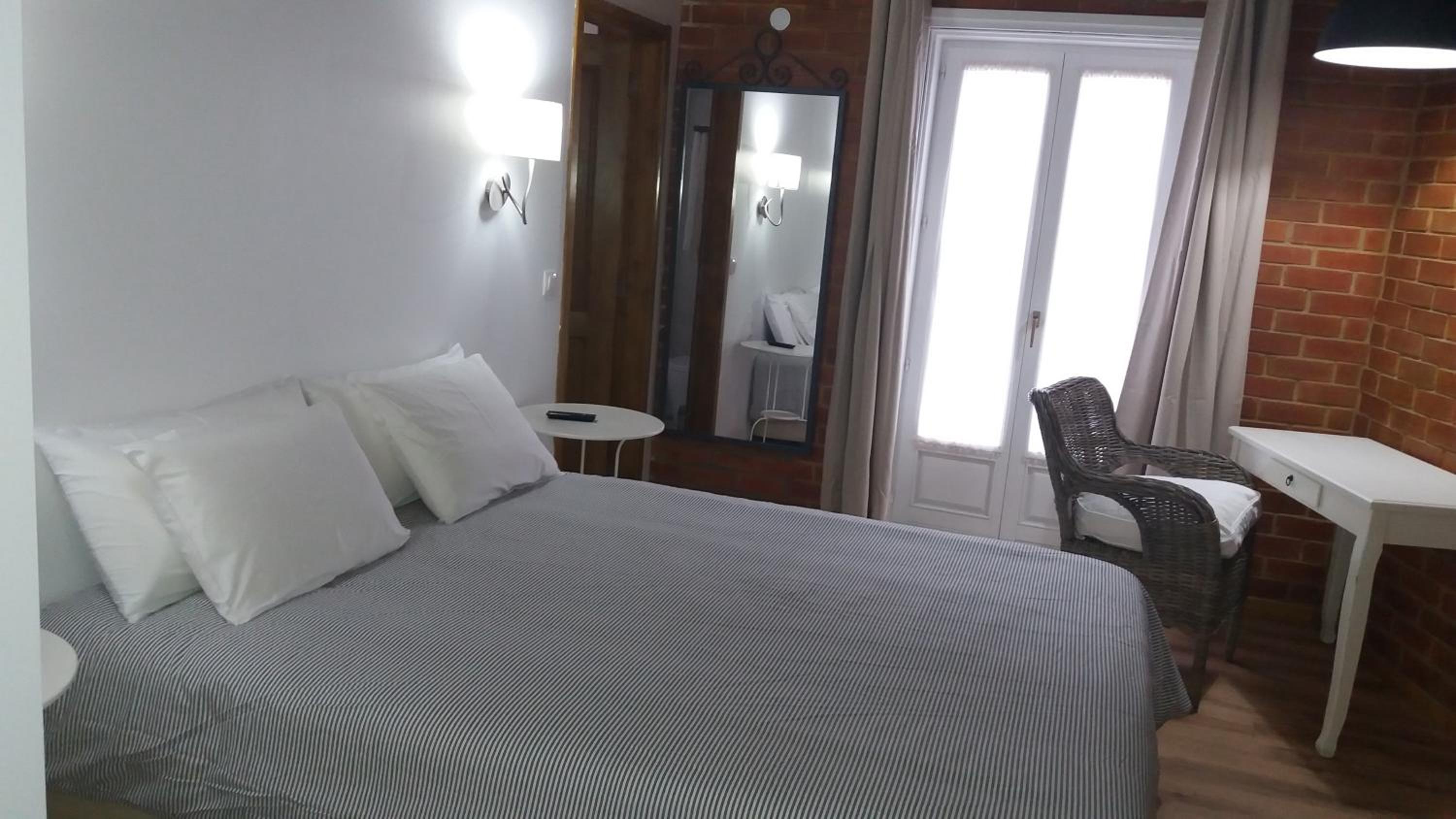 Double Room - Photo 3