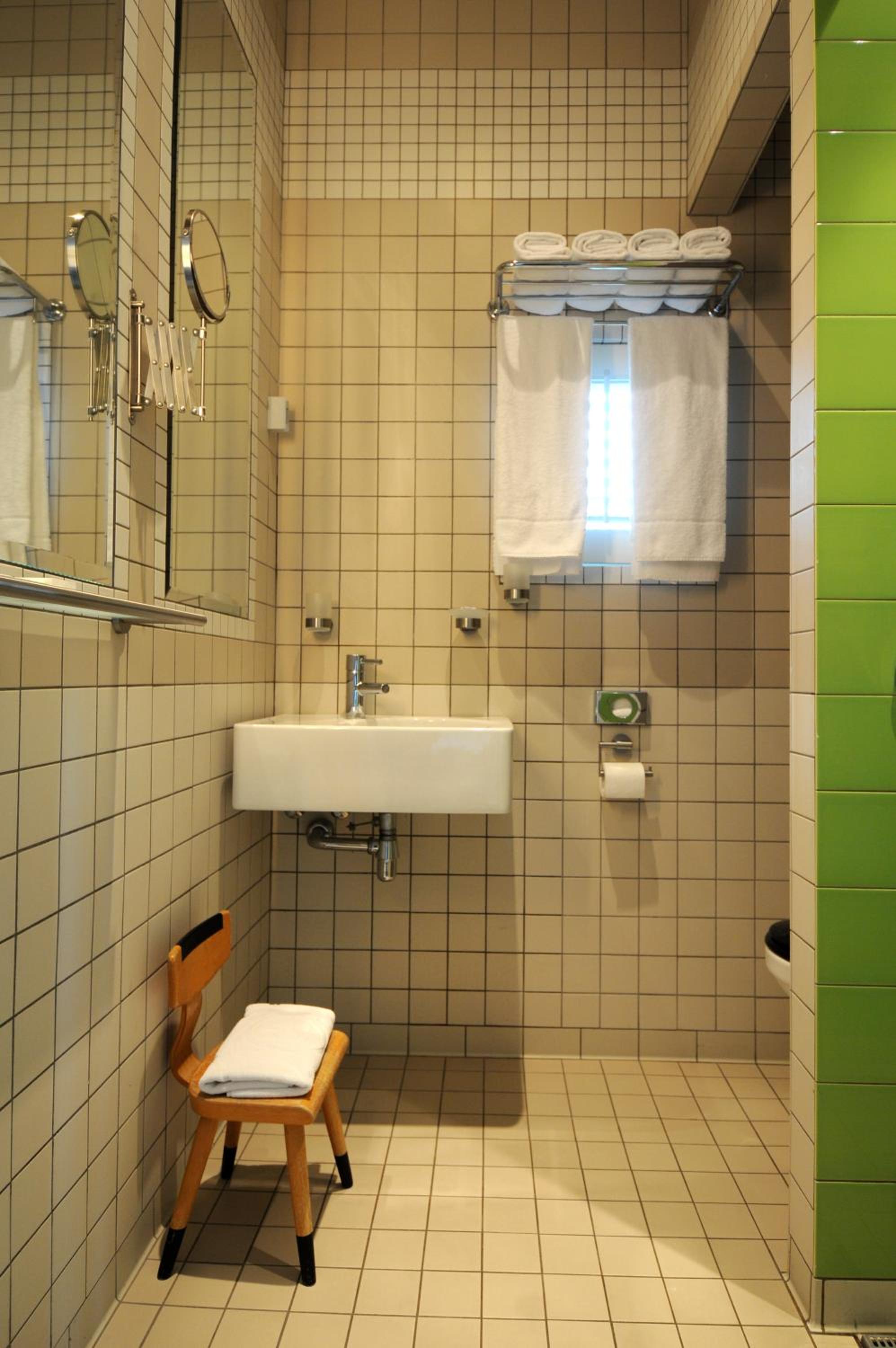 Double Room with Shower - Tower - Photo 3