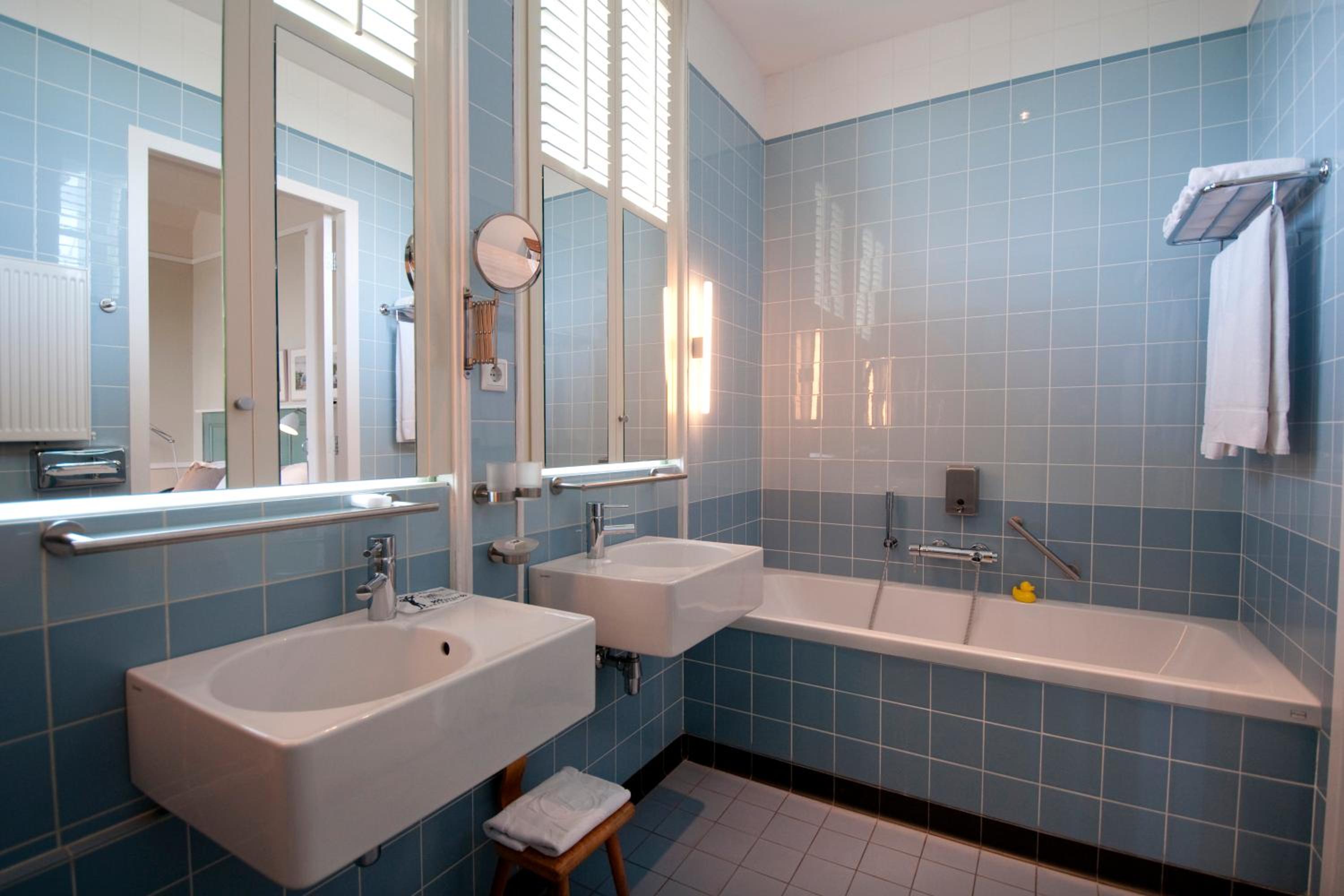 Double Room with Bath - Tower - Photo 3