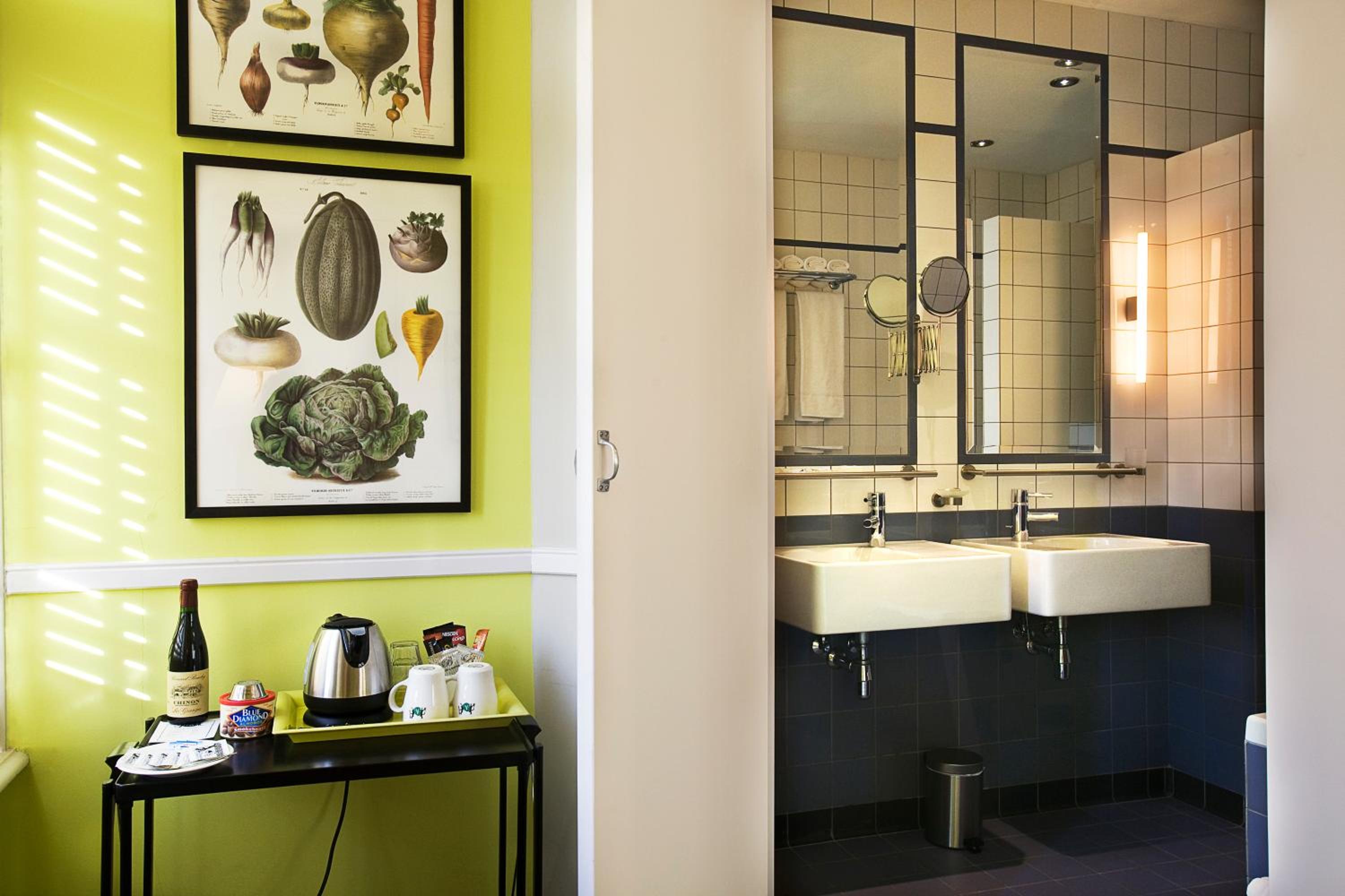 Double Room with Bath - Tower - Photo 2