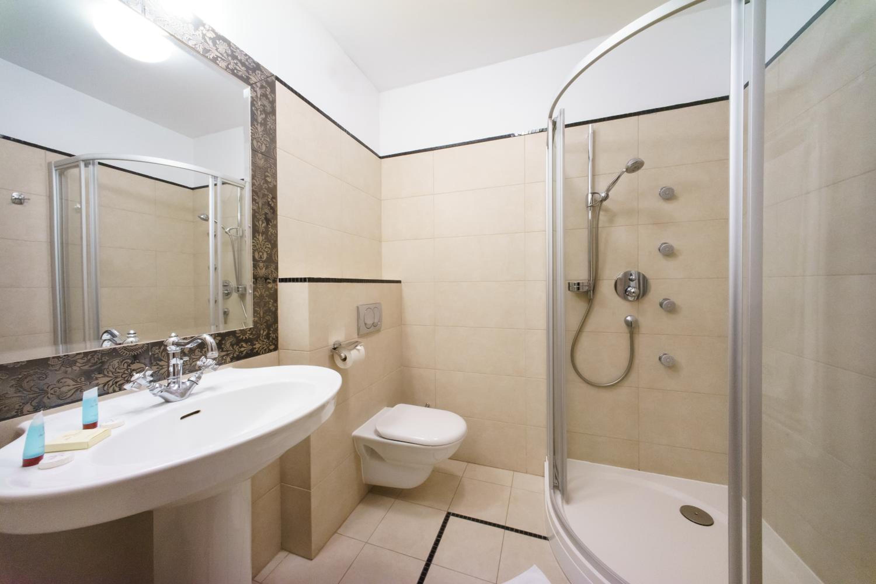 Suite - Photo 4