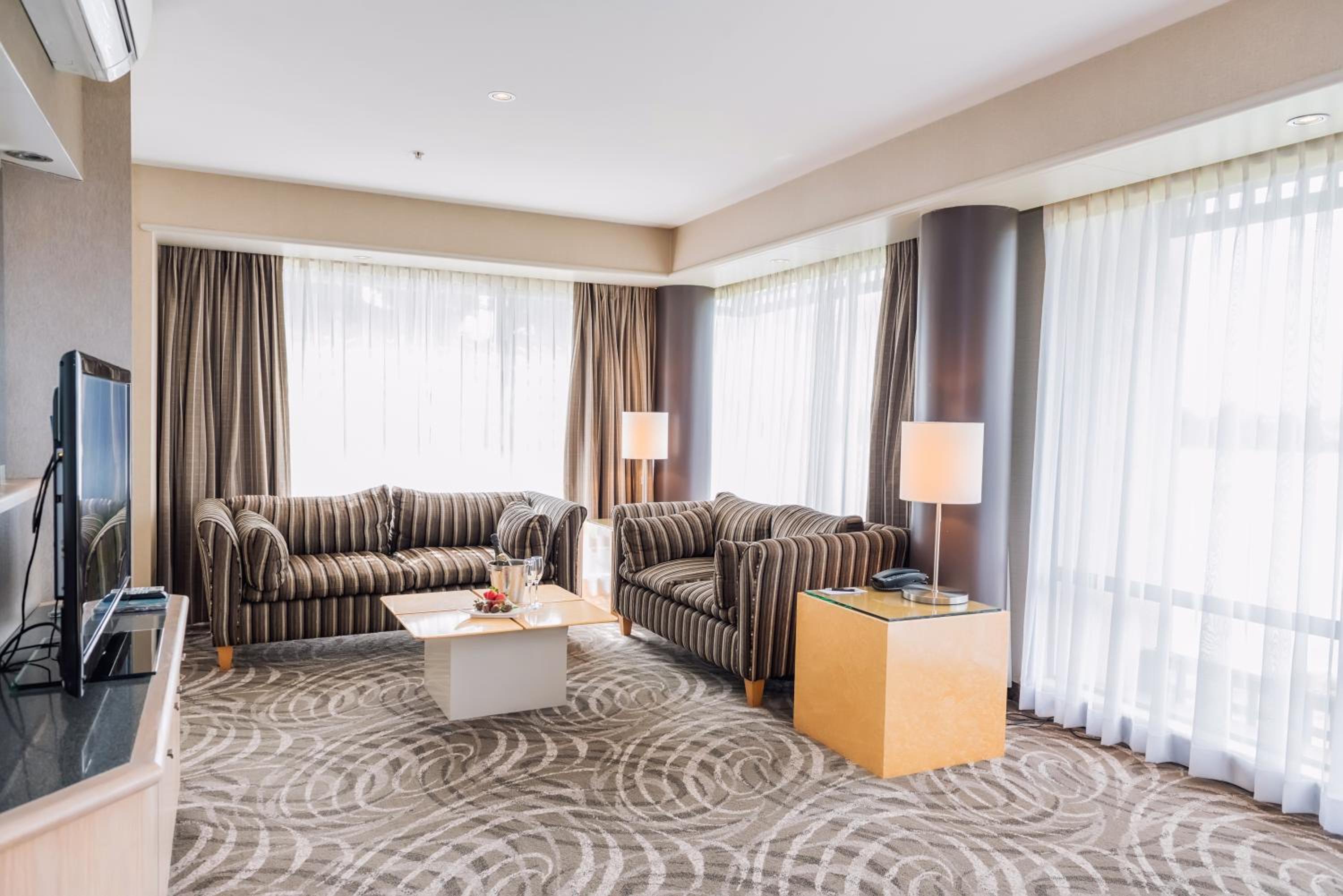 Ambassador Suite - Photo 3