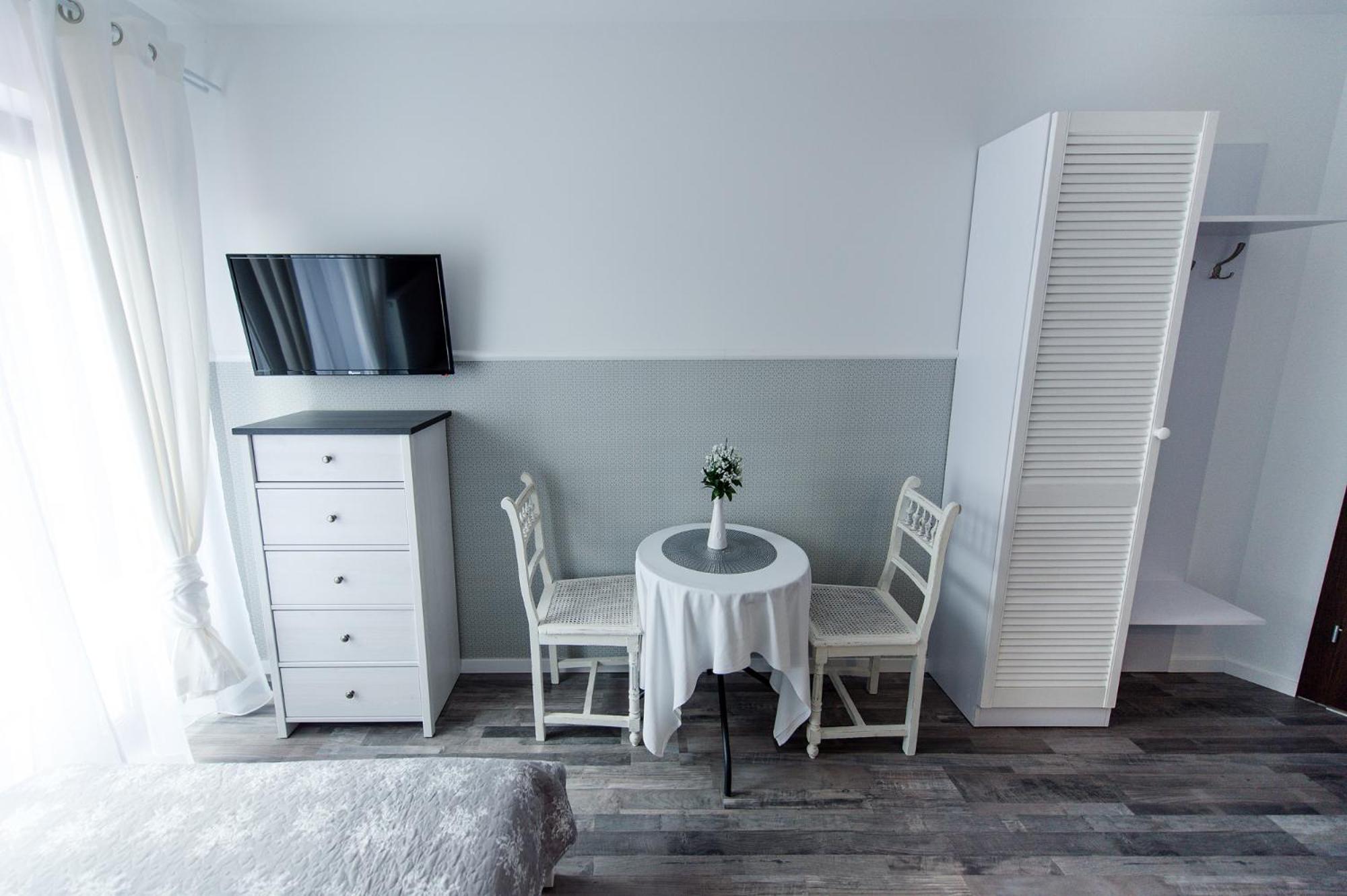 Double Room with Private Bathroom photo 3
