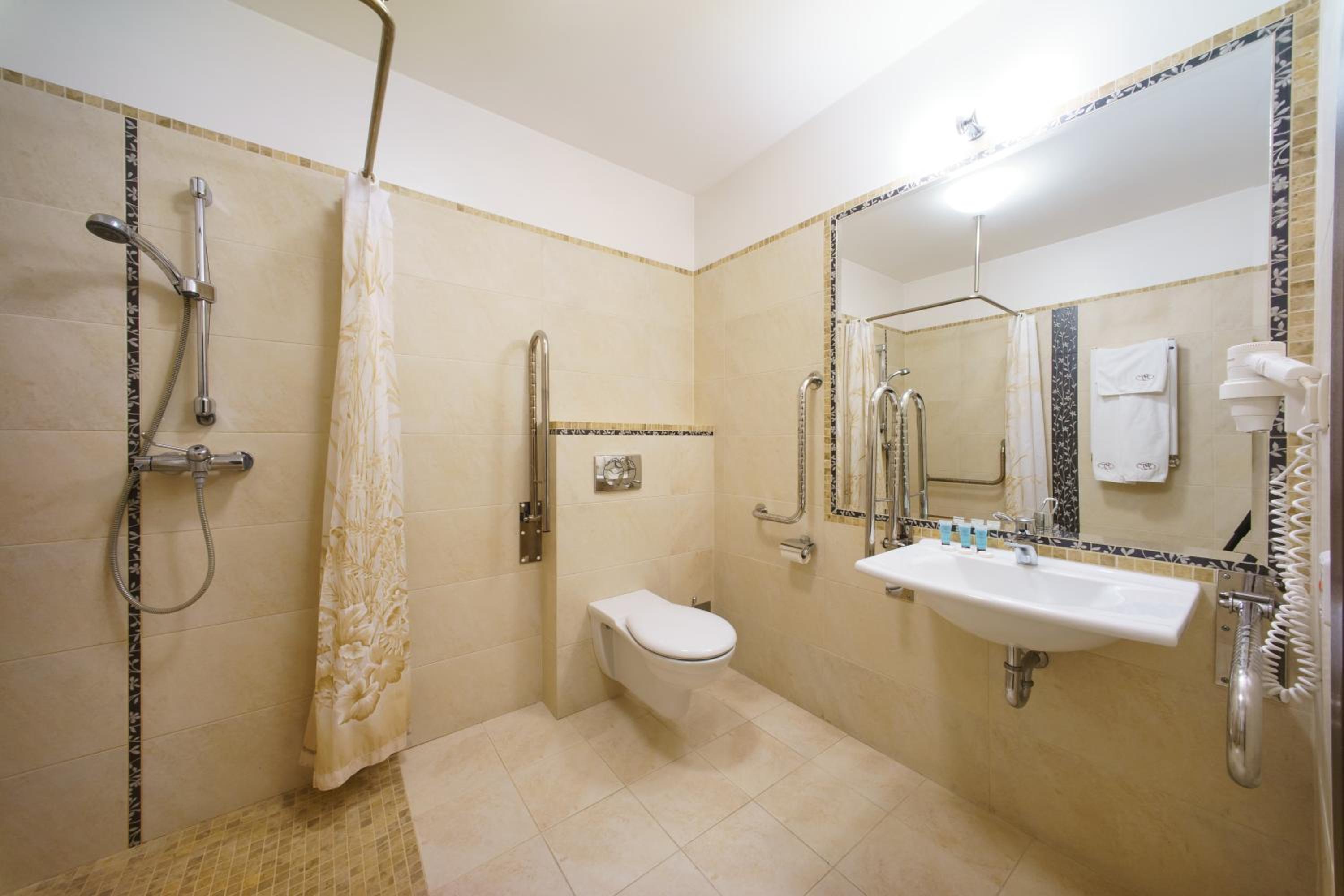 Twin Room - Photo 2