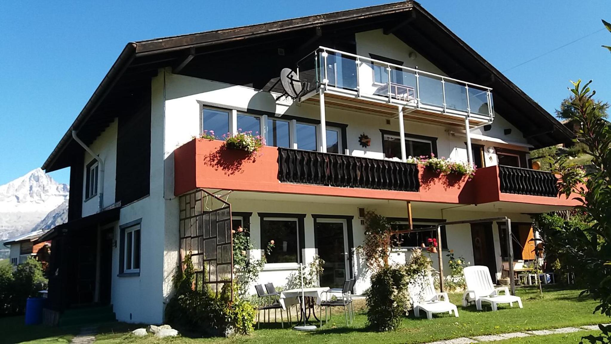 Apartment with Mountain View photo 2