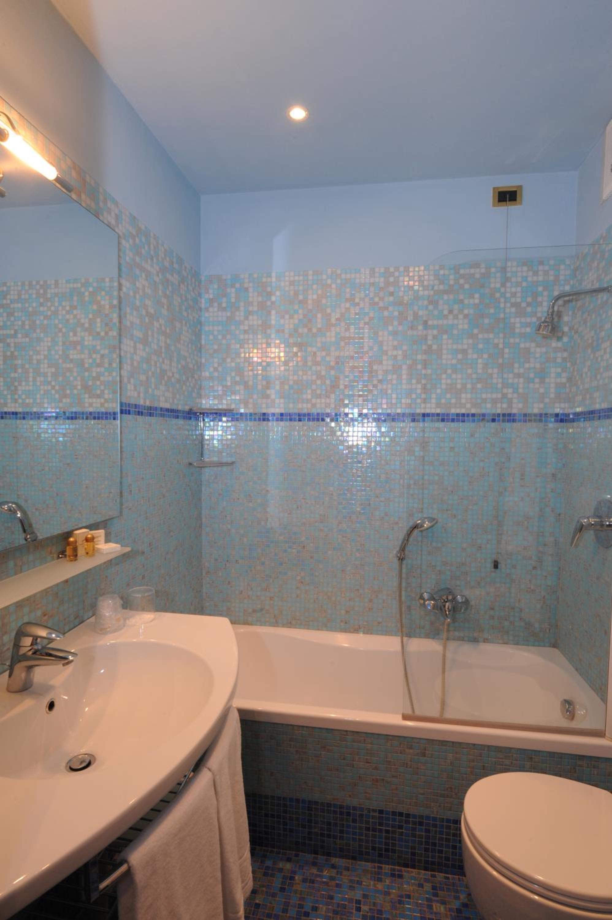 Double Room - Photo 11
