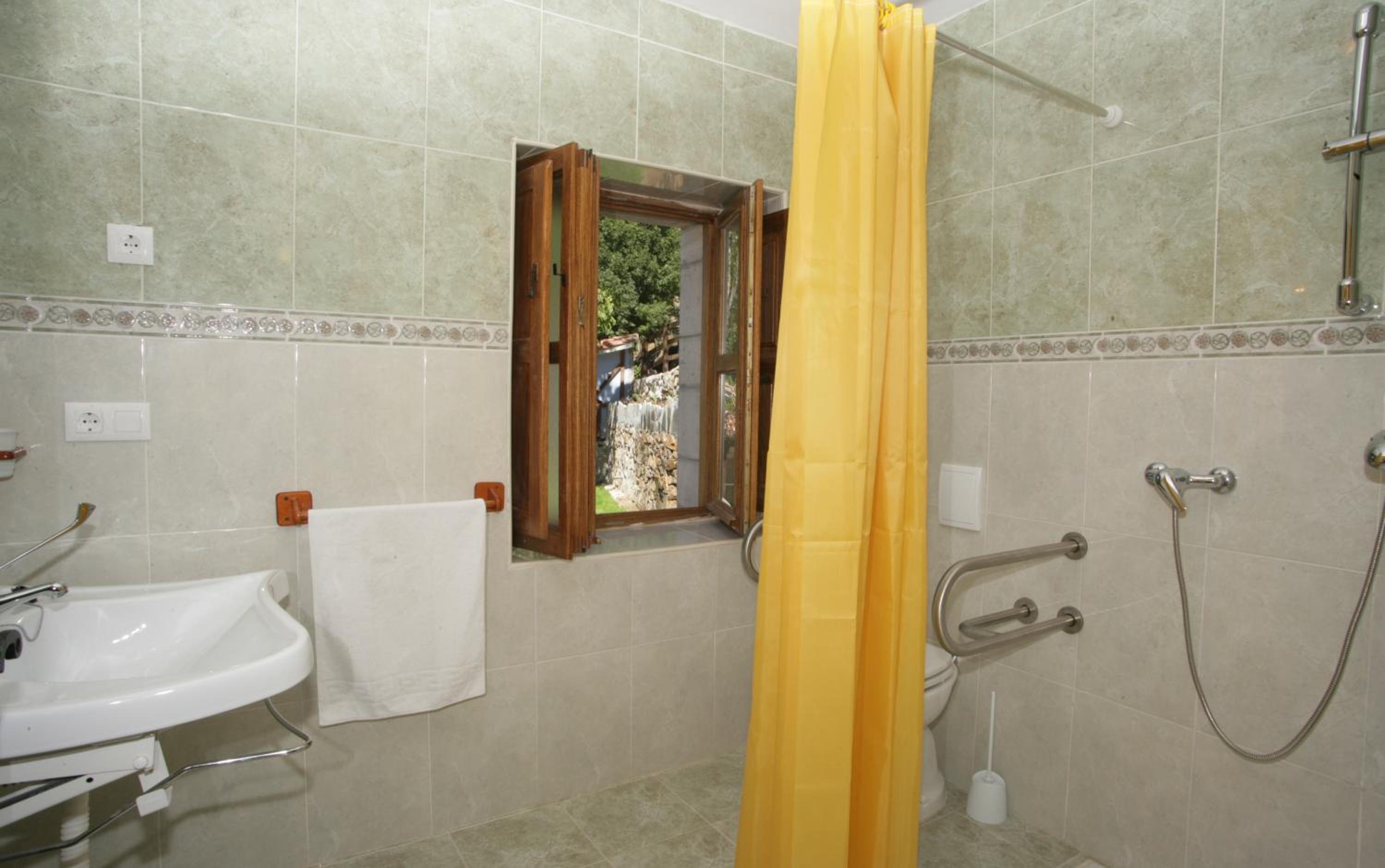 One-Bedroom Apartment - Disabilty Access photo 2
