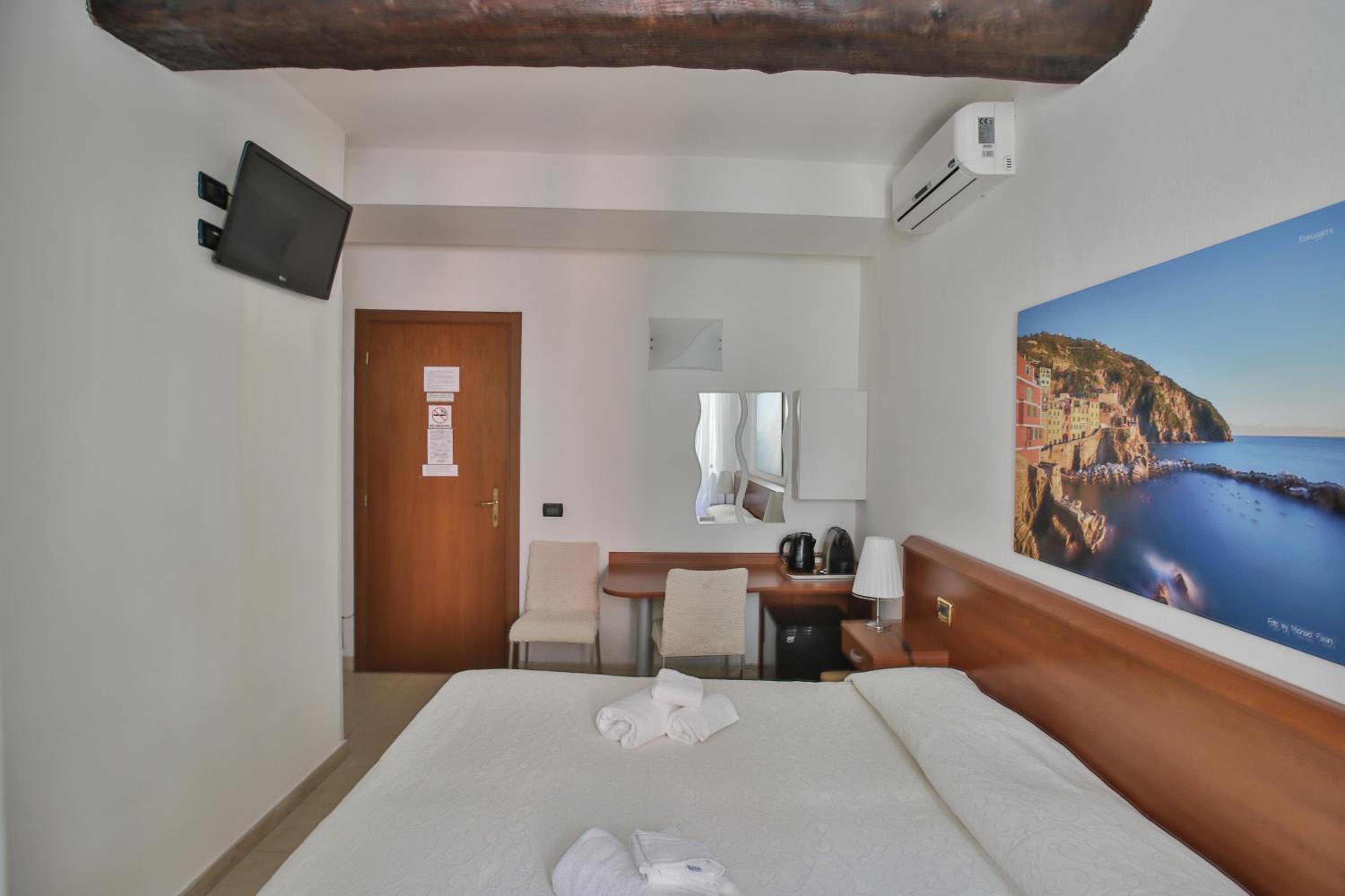Double or Twin Room - Photo 2