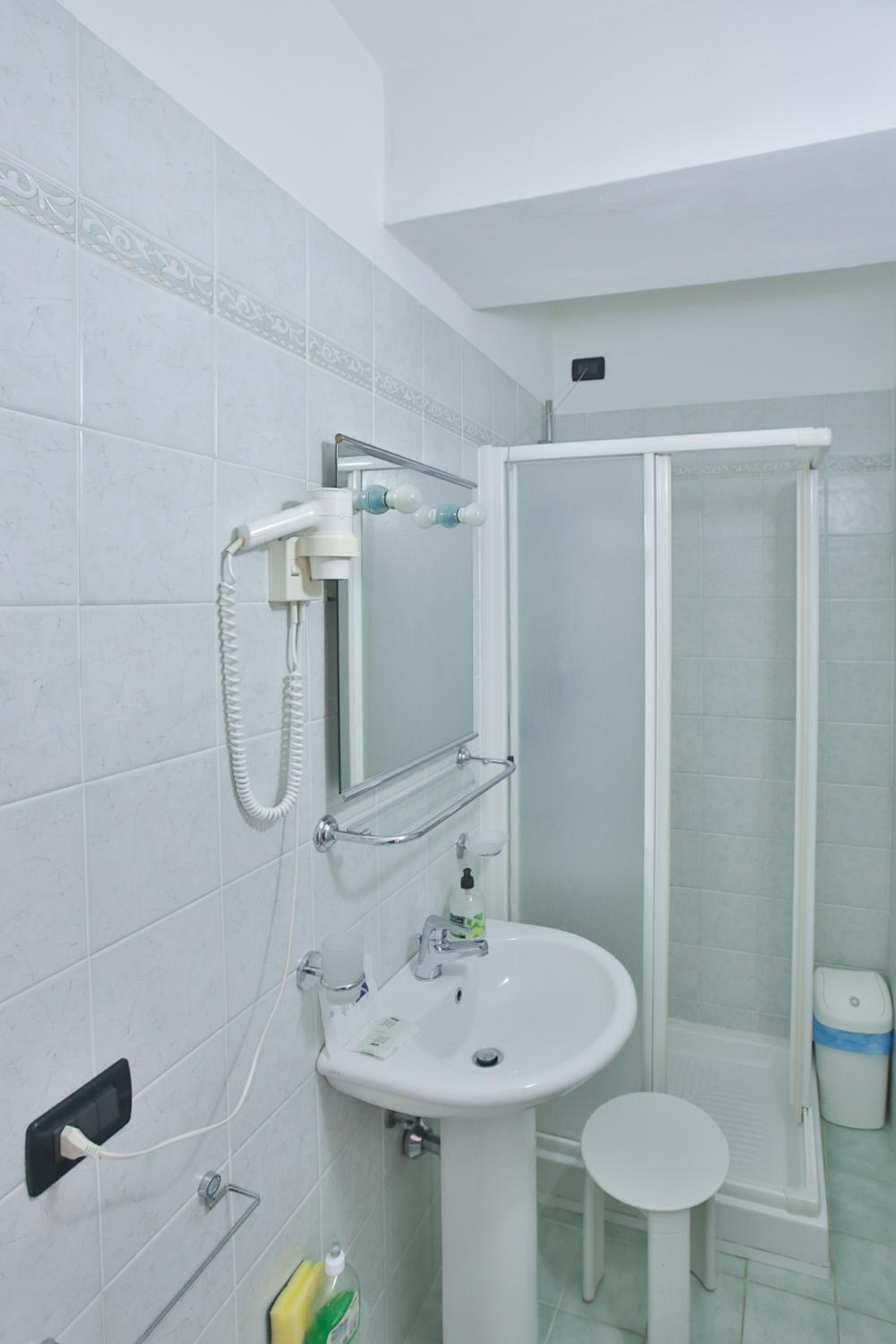 Double or Twin Room - Photo 6