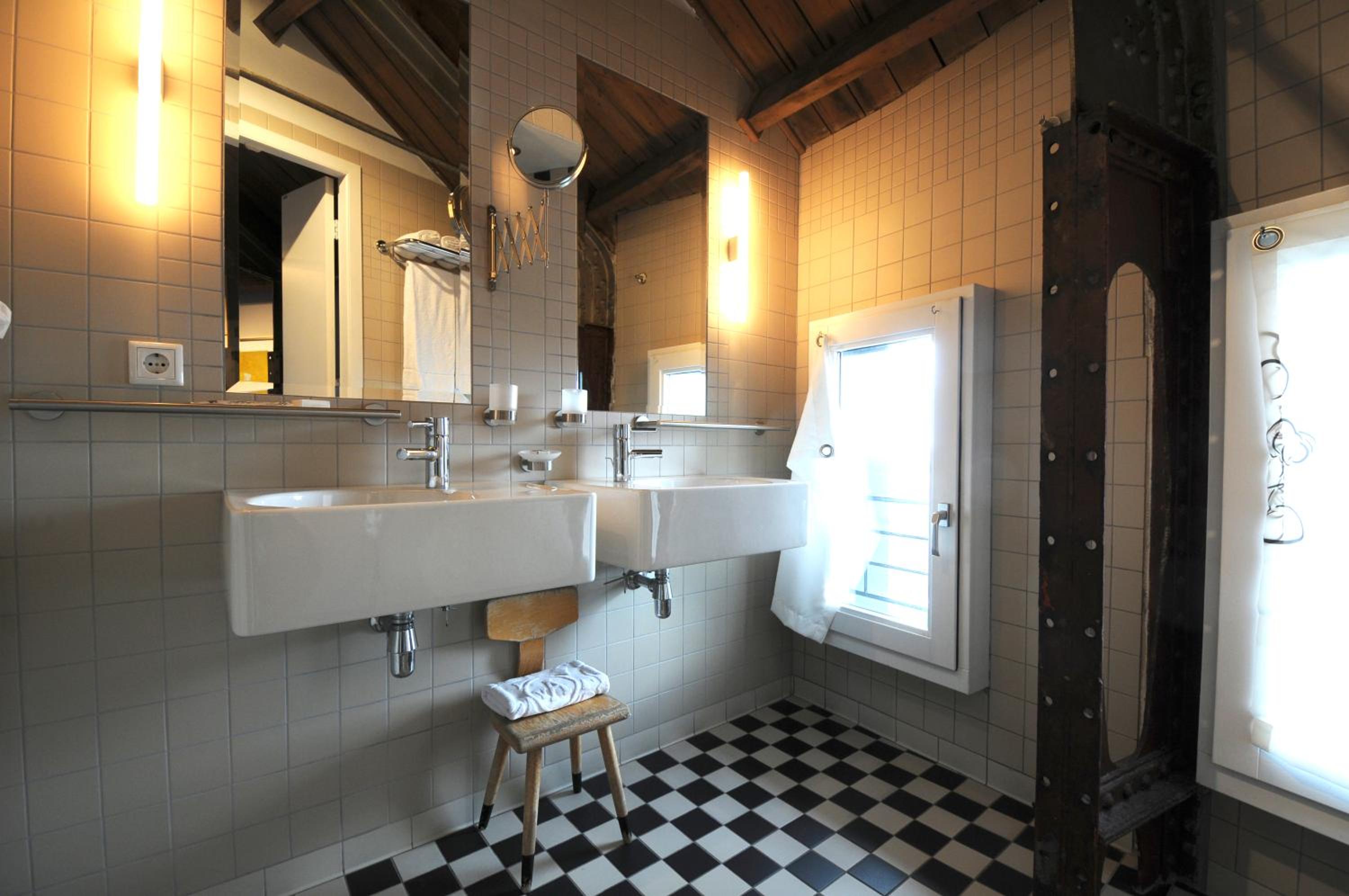Luxury Suite with View - Photo 4