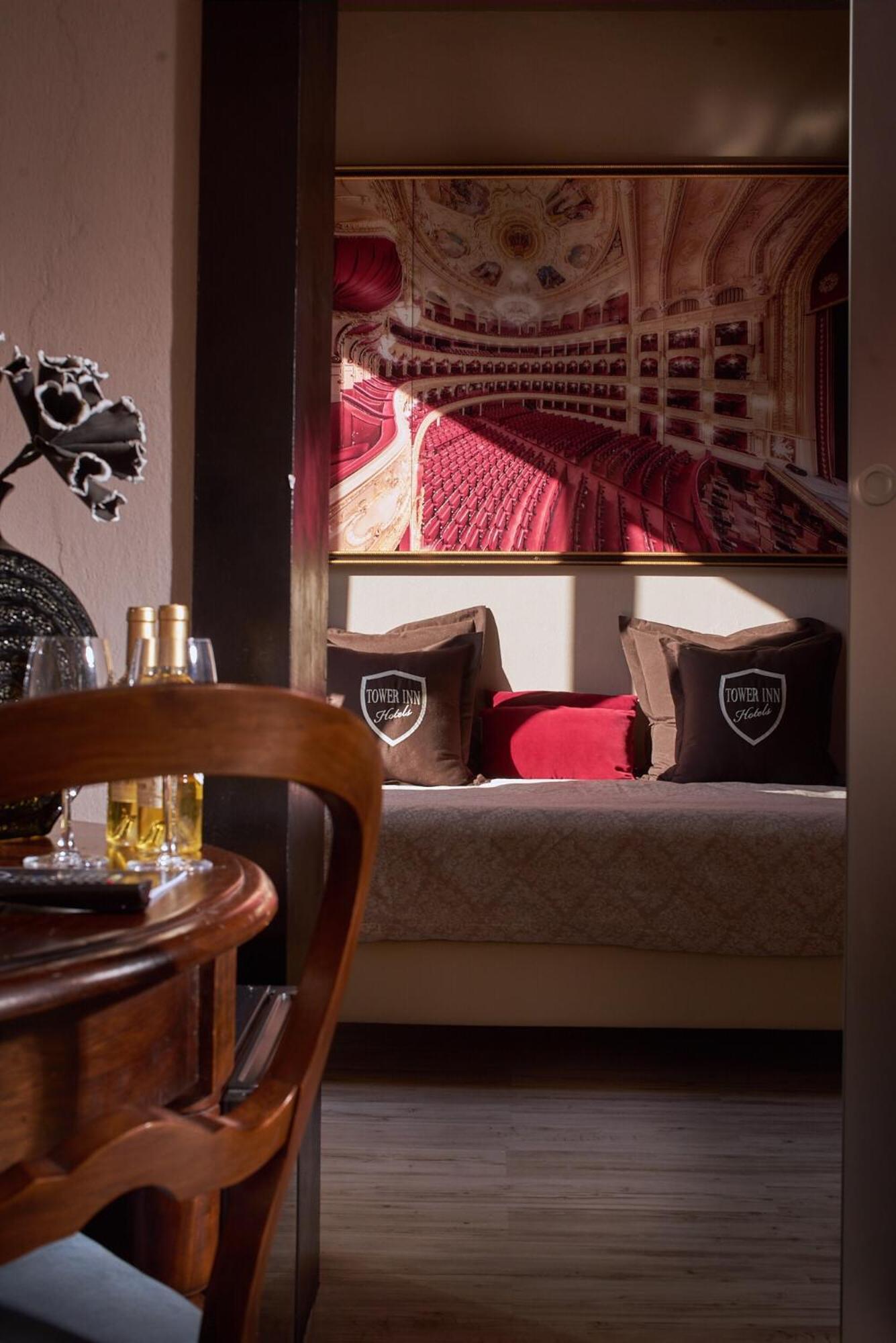 Deluxe Suite with Balcony photo 3