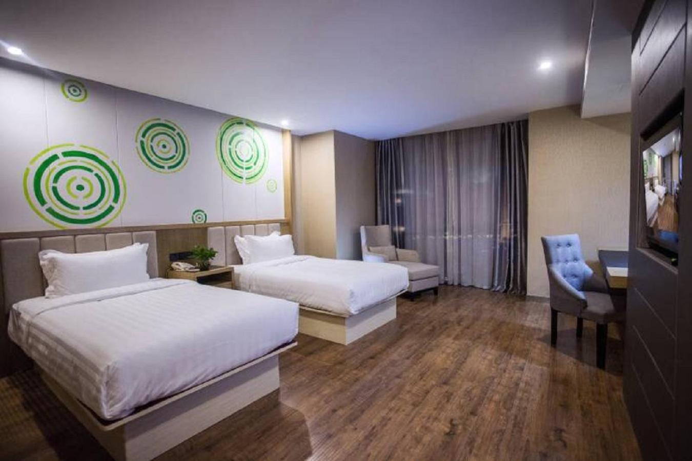 Mainland Chinese Citizens - Business Twin Room photo 3
