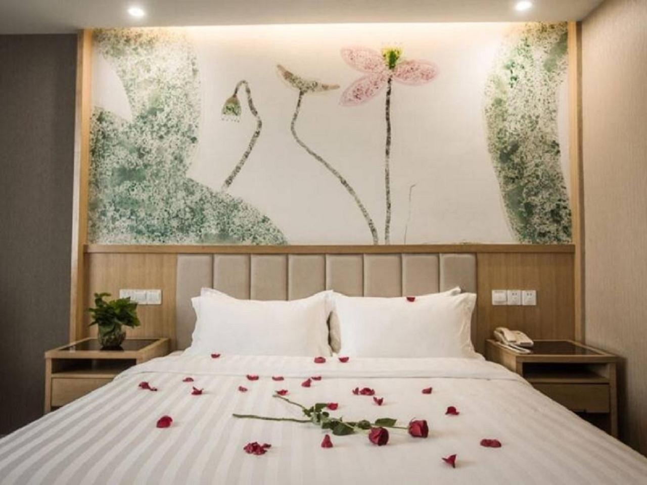 Mainland Chinese Citizens - Deluxe Queen Room B photo 2