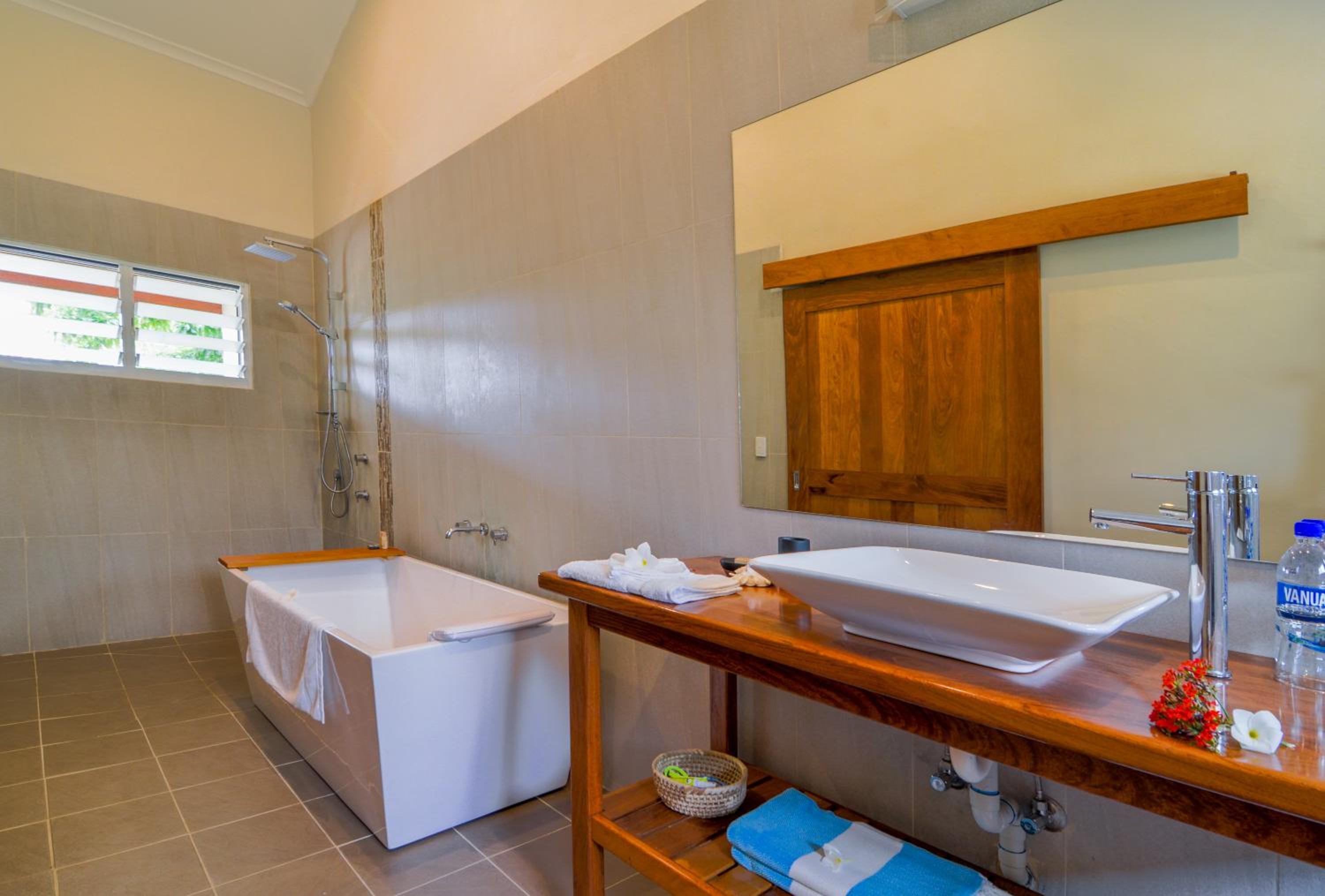 Deluxe King Room photo 2