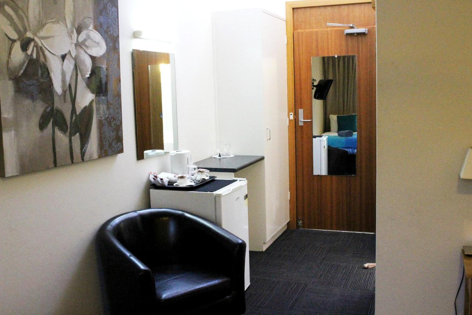 Twin Room - Photo 1