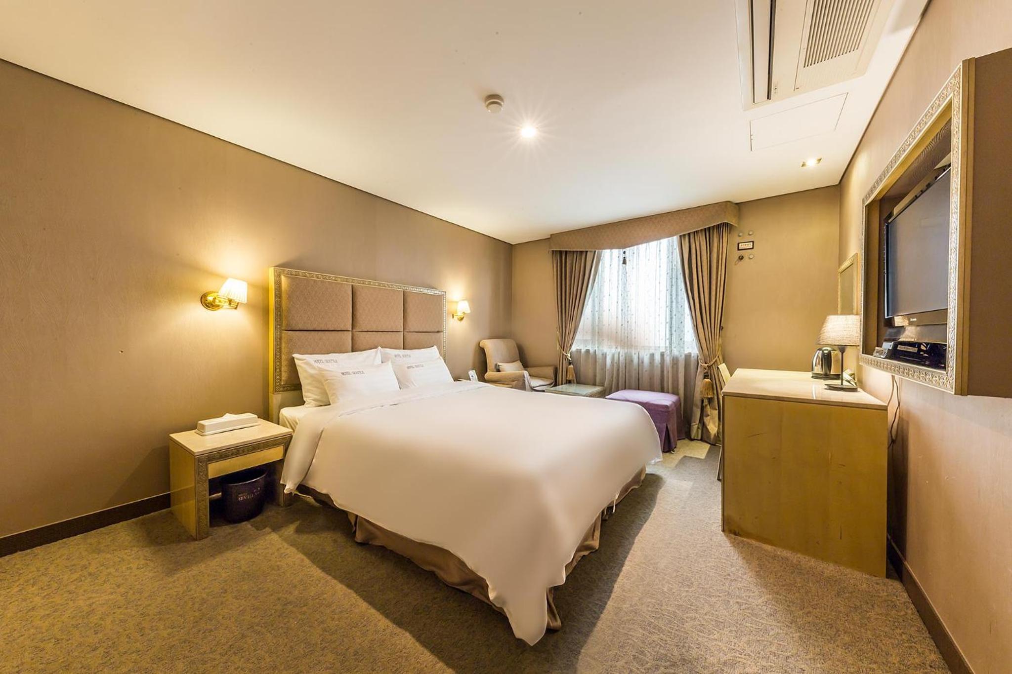 Double Room - Photo 13