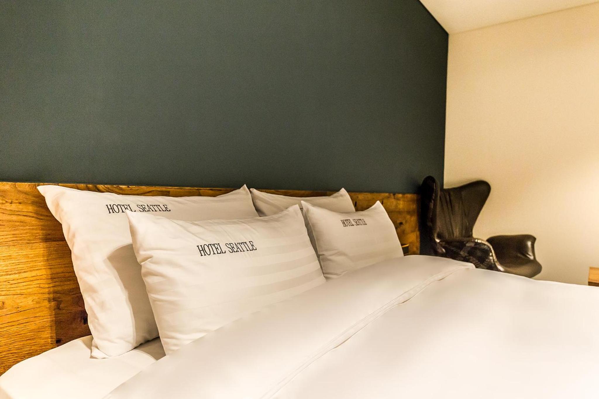 Deluxe Double Room - Photo 10