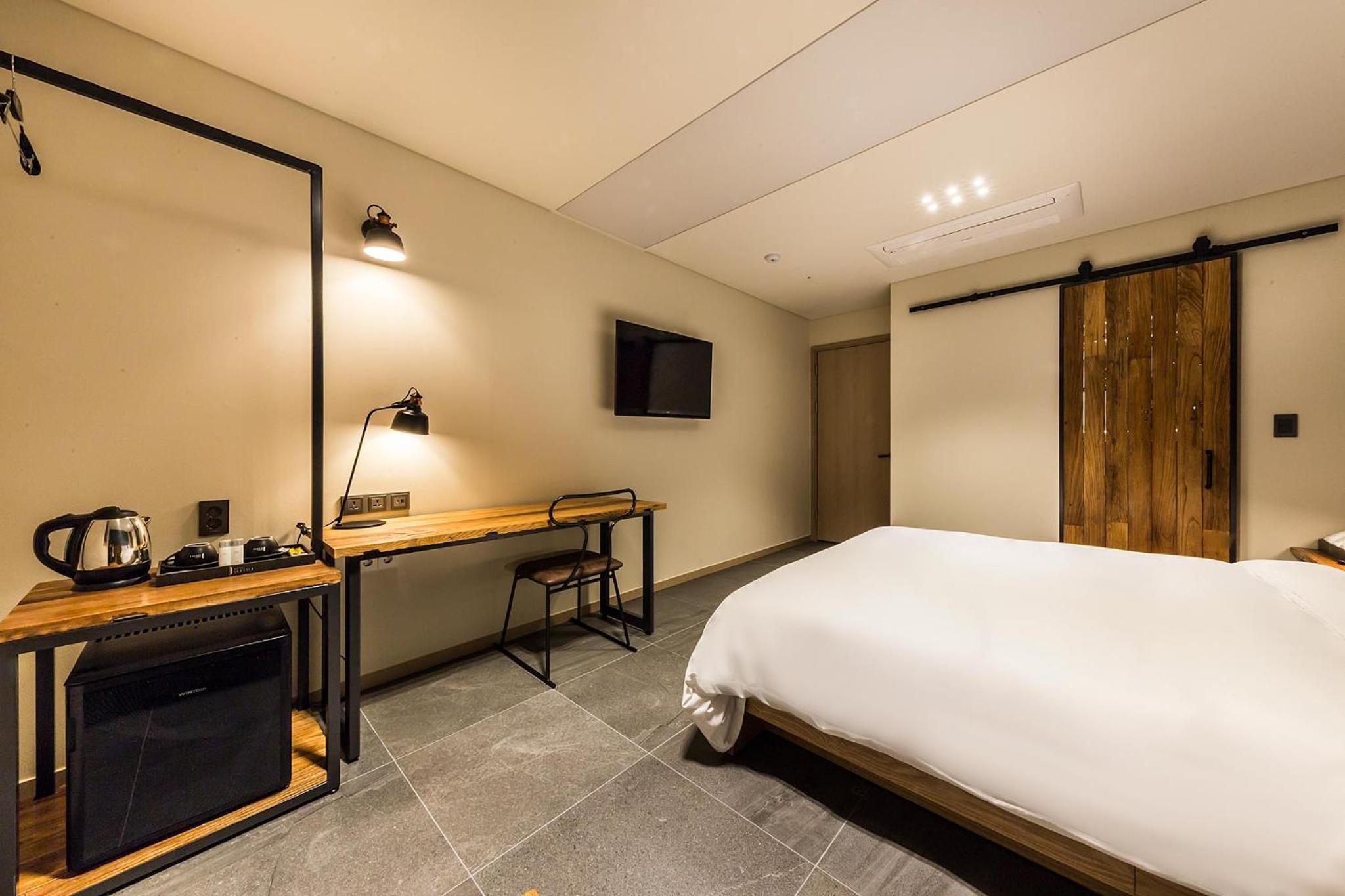 Deluxe Double Room - Photo 11