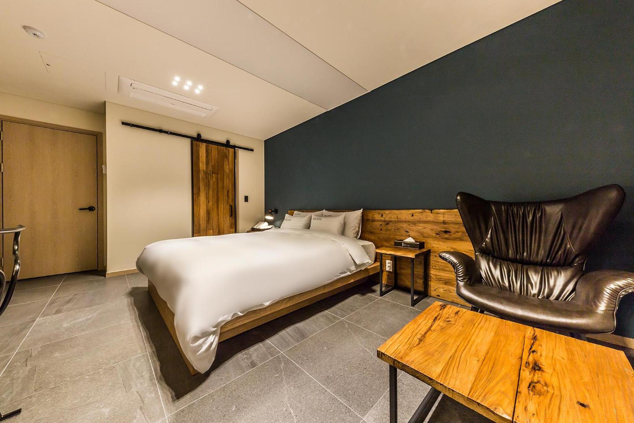 Deluxe Double Room - Photo 12