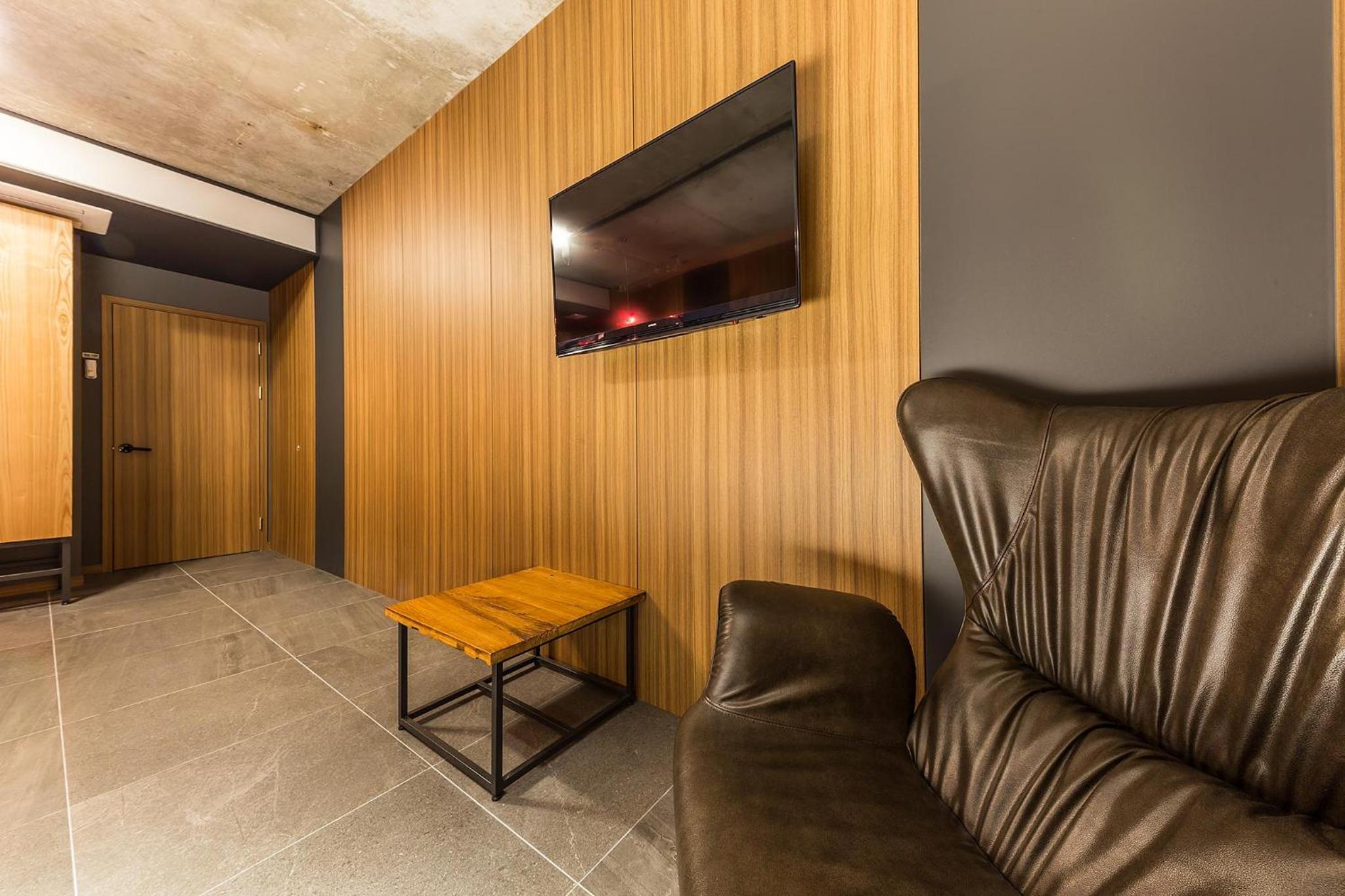 Queen Room - Photo 15