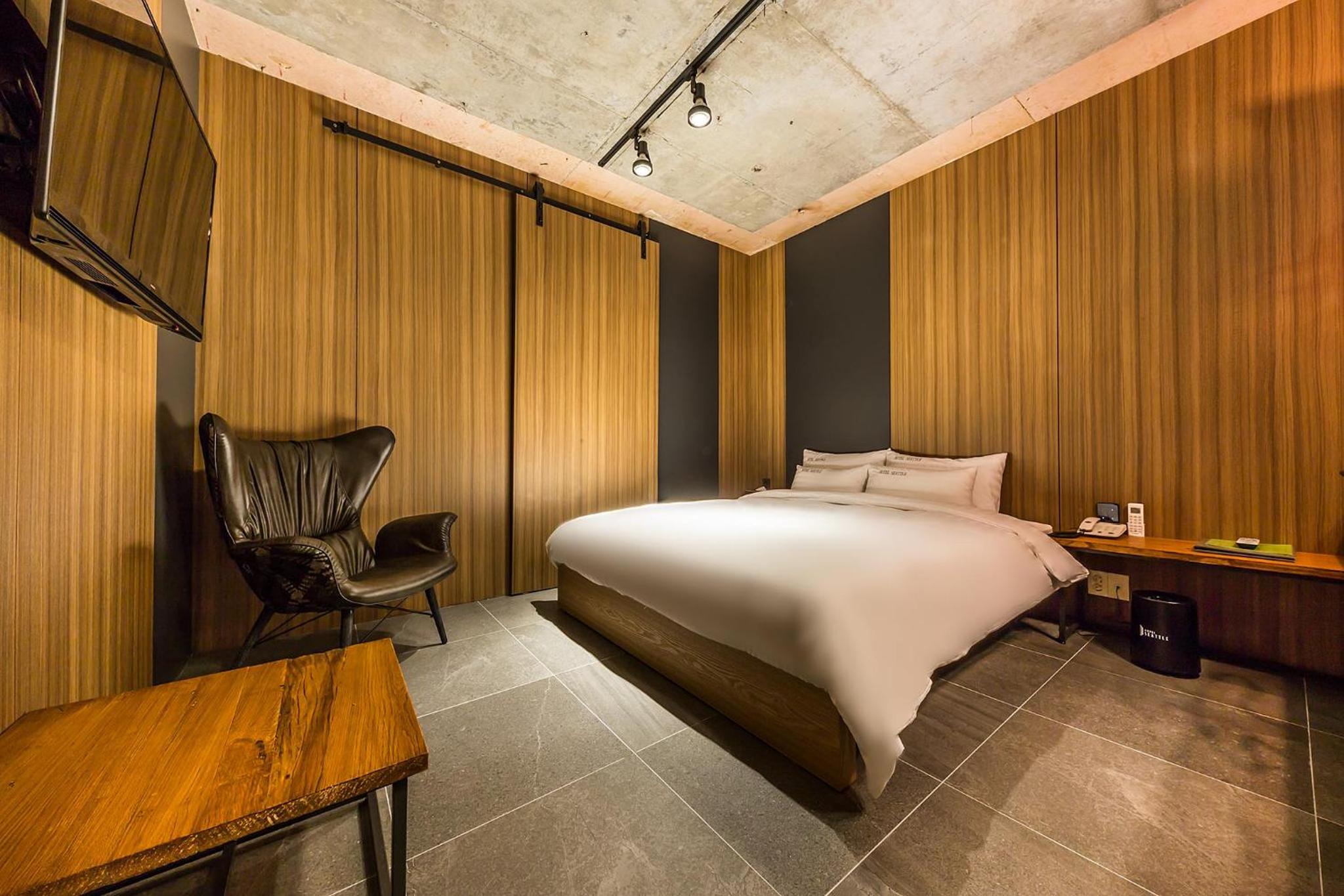 Queen Room - Photo 2