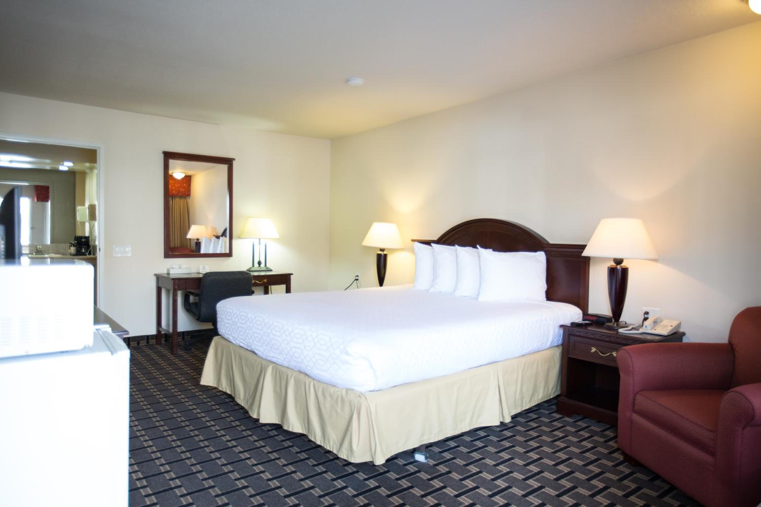 Standard King Room - Photo 3