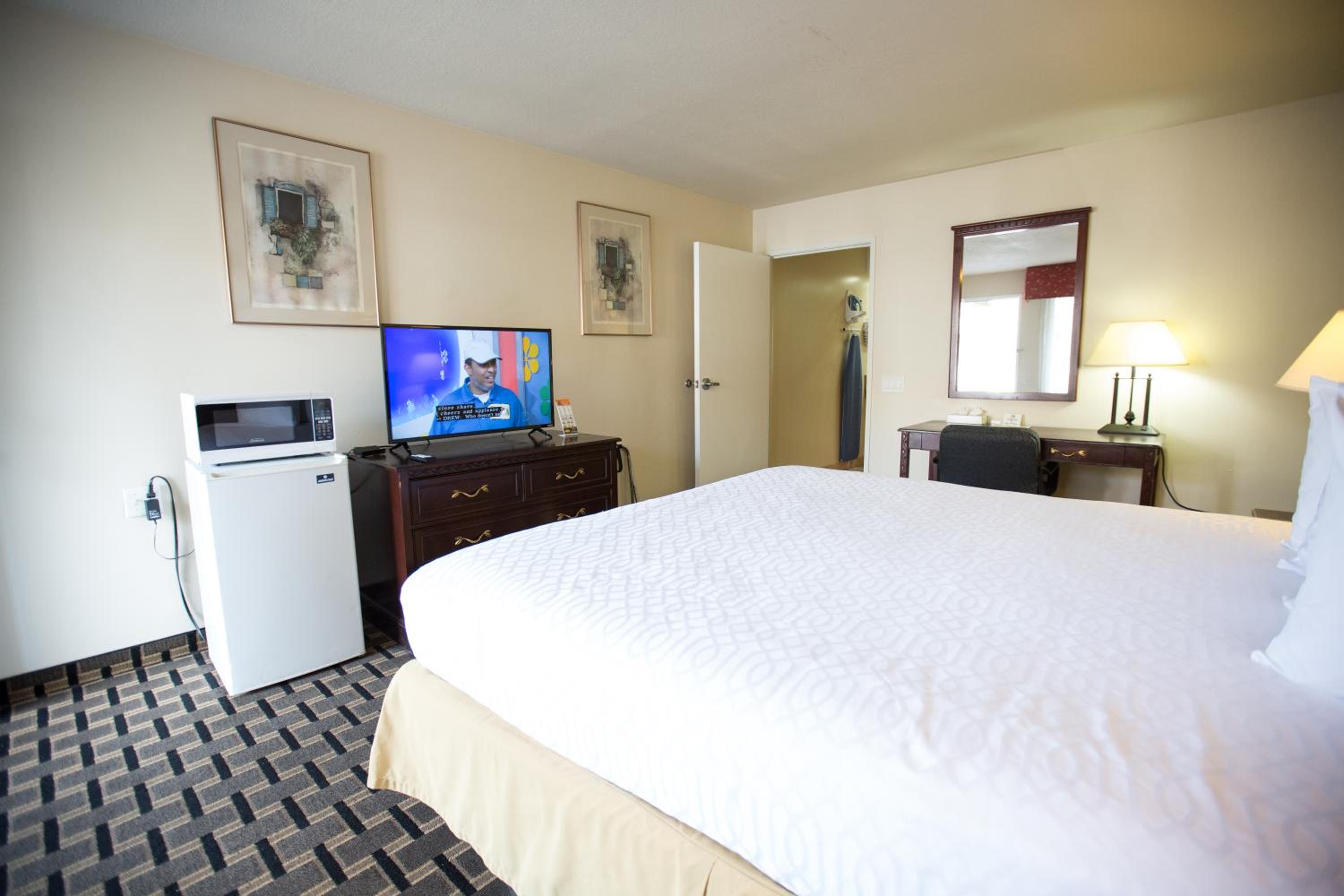 Standard King Room - Photo 4