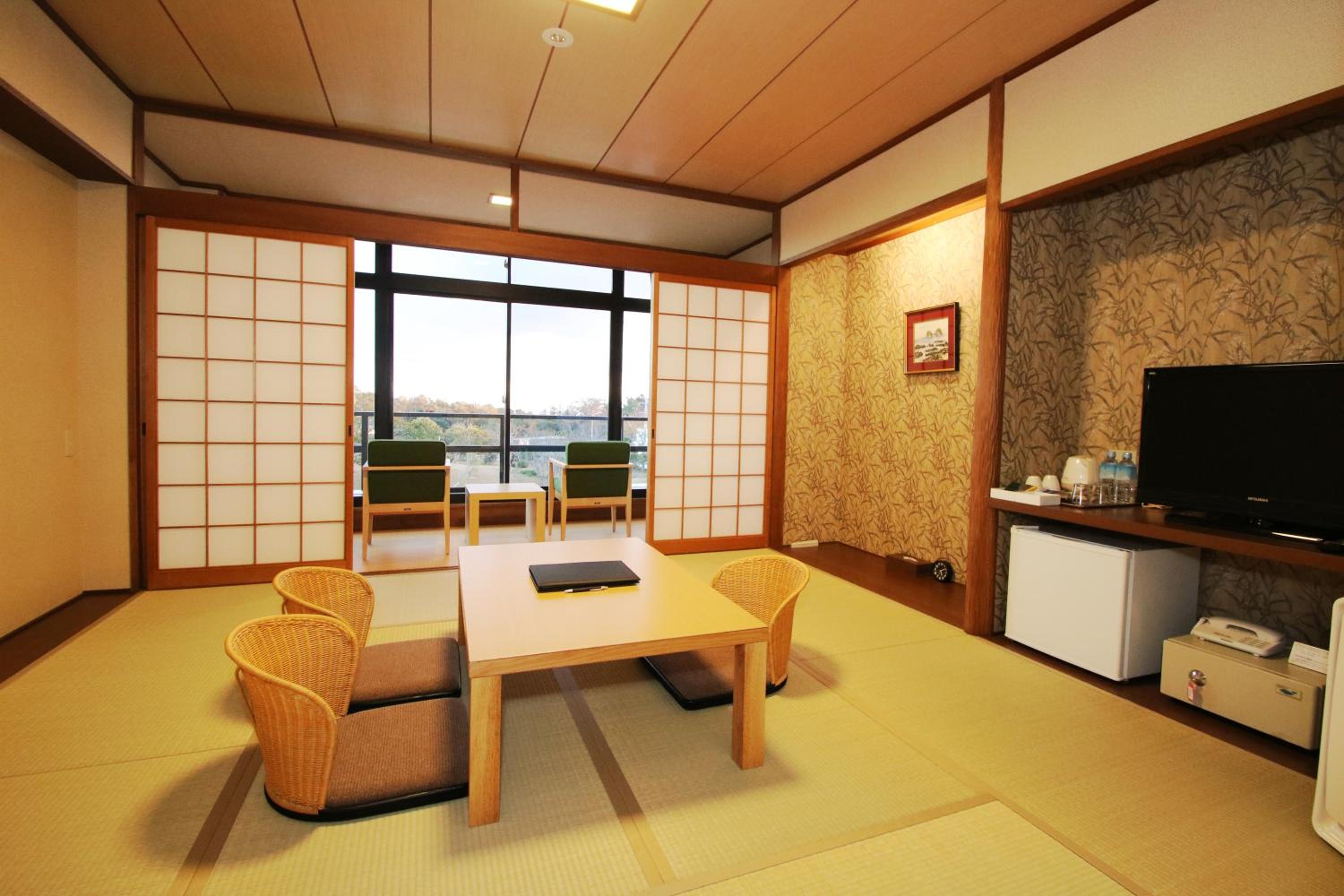 Japanese-Style Room with Garden View - Photo 1