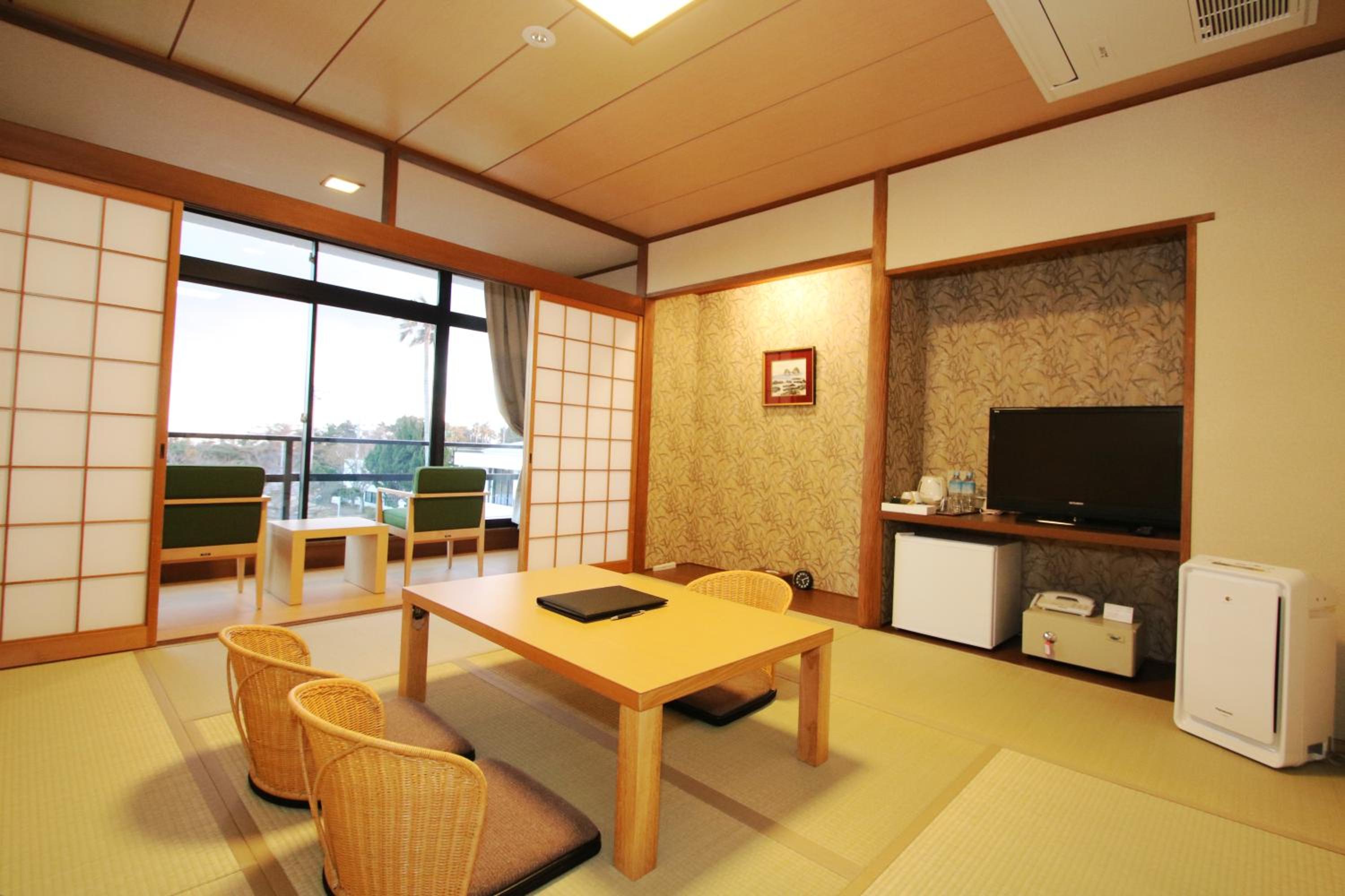 Japanese-Style Room with Garden View - Photo 6