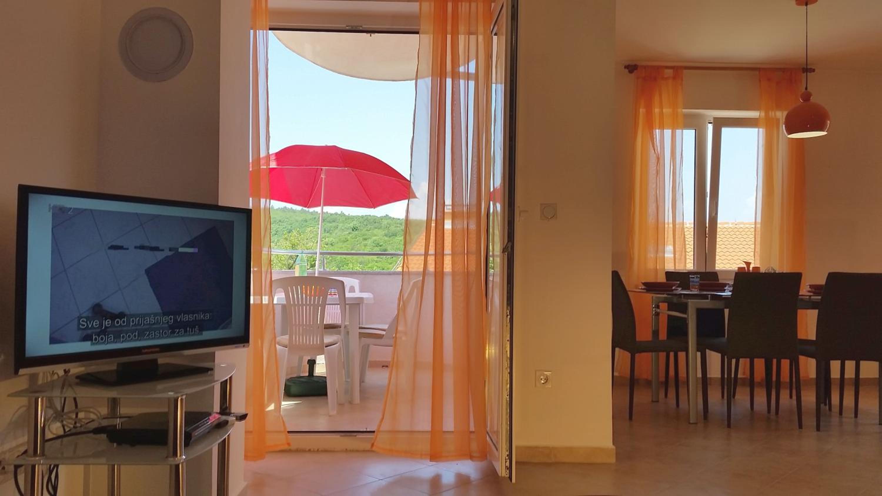 Apartment with Balcony photo 3