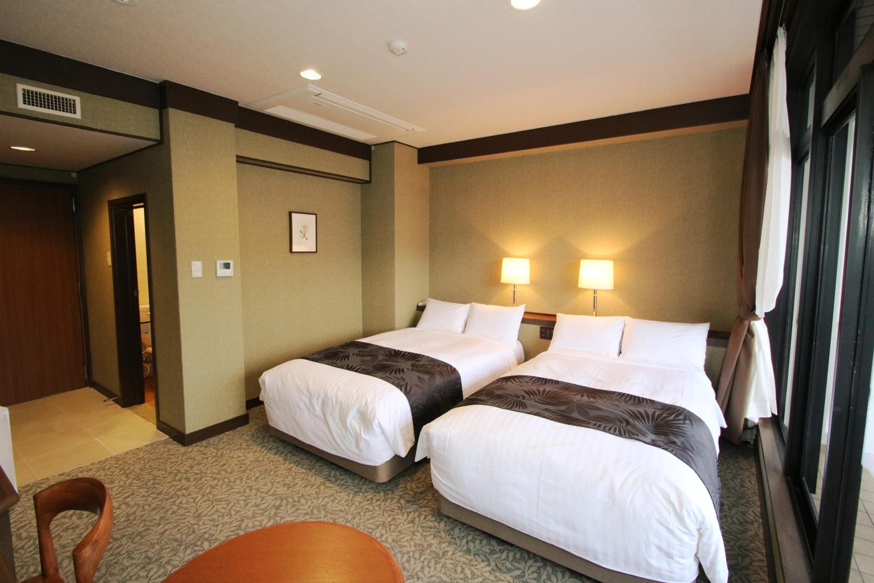 Standard Twin Room with Balcony and Garden View - Photo 2