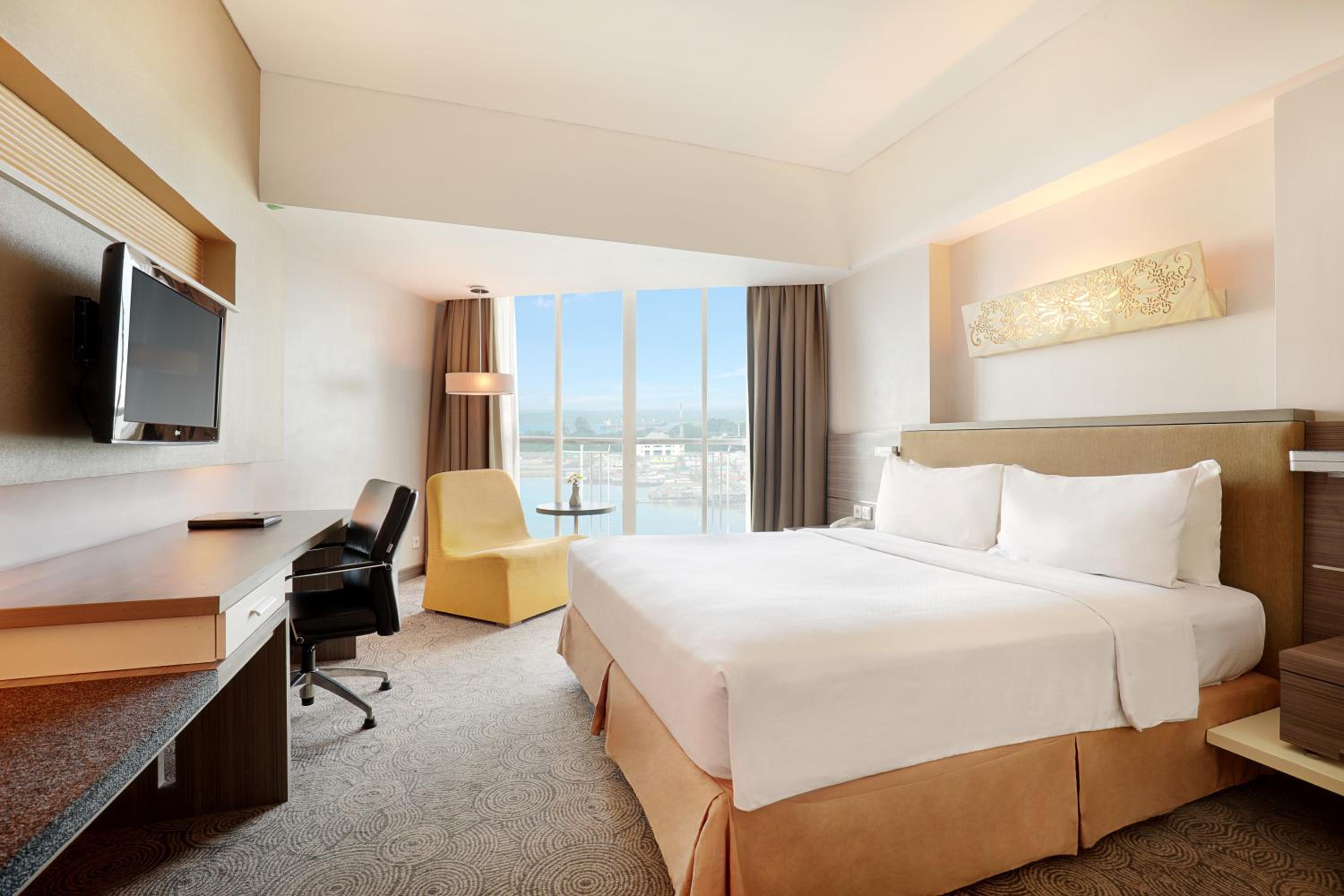 Deluxe Queen Room with Free One Movie Ticket