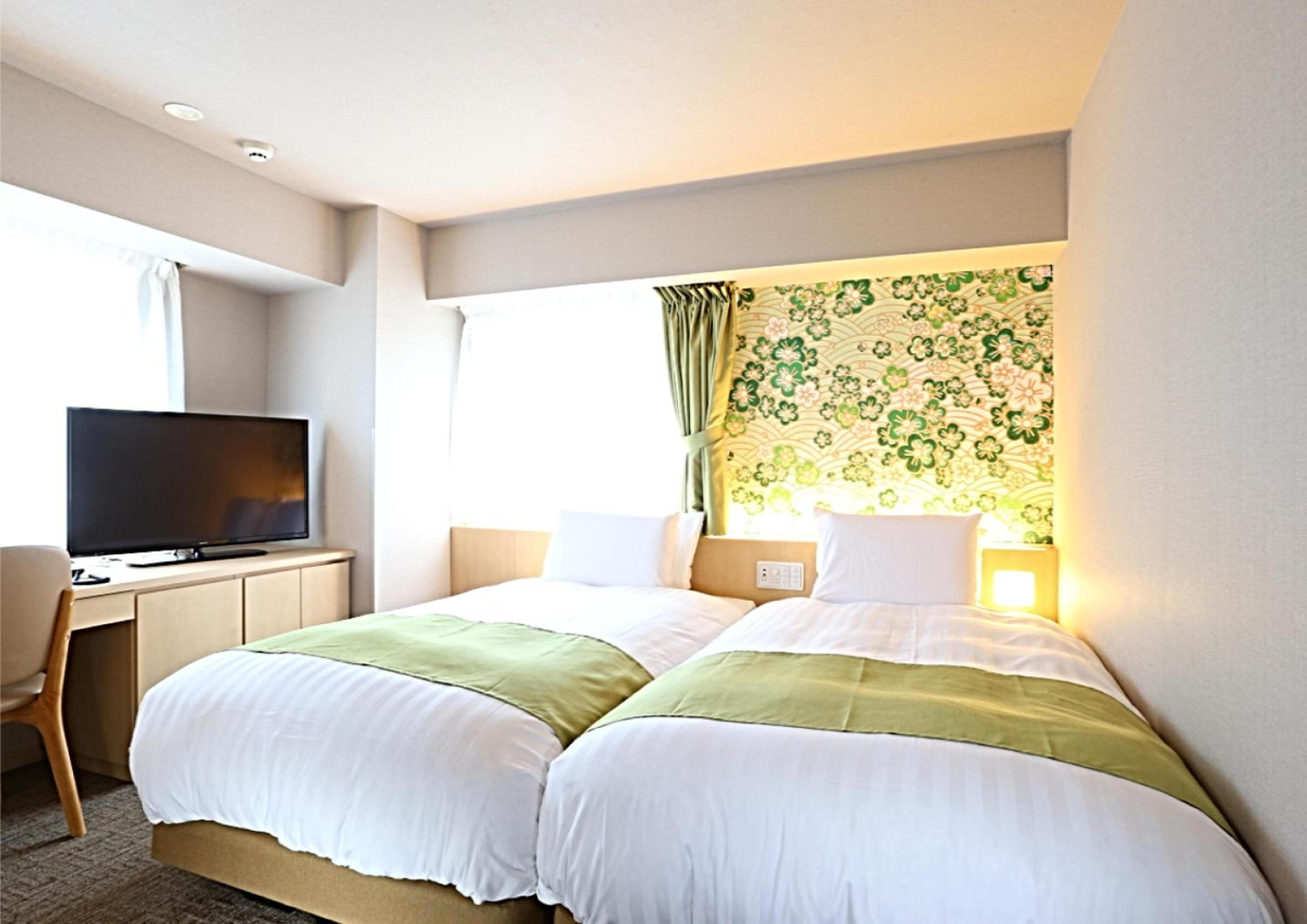 Twin Room - Non-Smoking photo 2