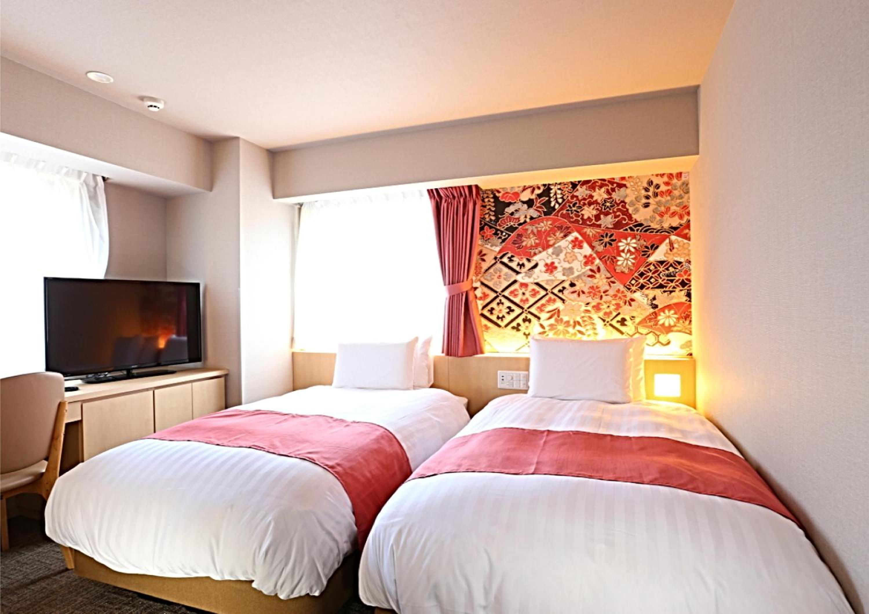 Twin Room - Non-Smoking photo 3