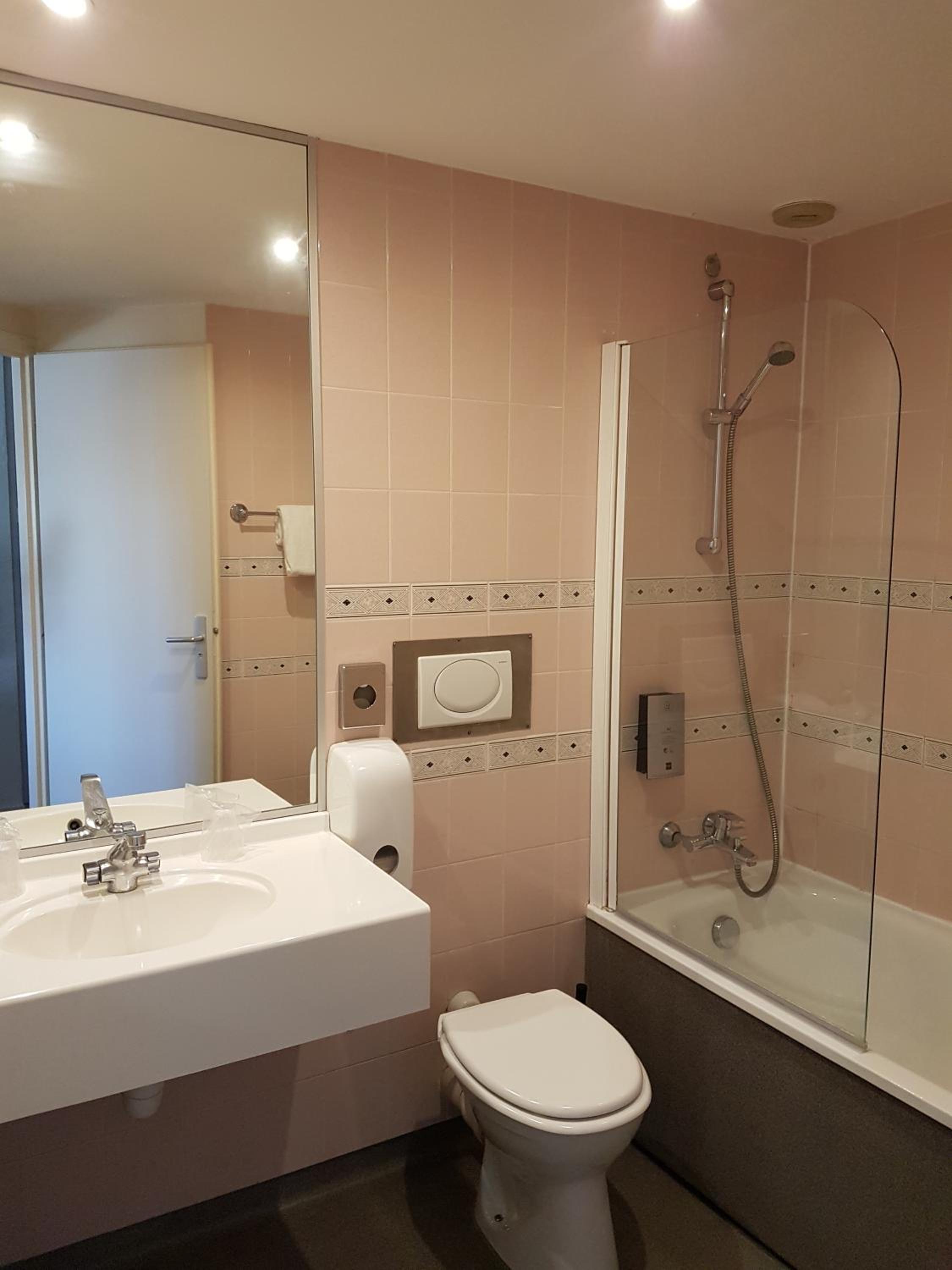 Standard Double Room - Photo 2