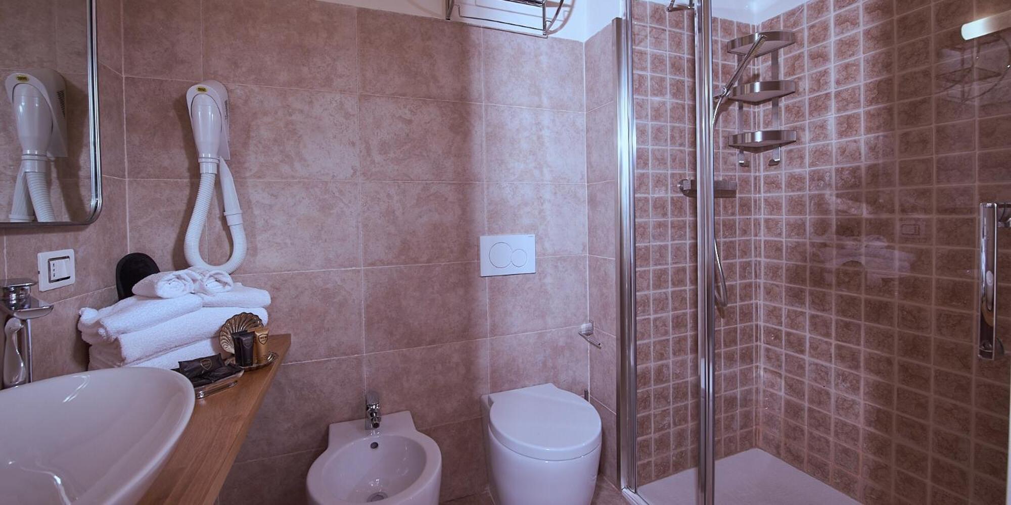 Deluxe Double Room with Balcony photo 2