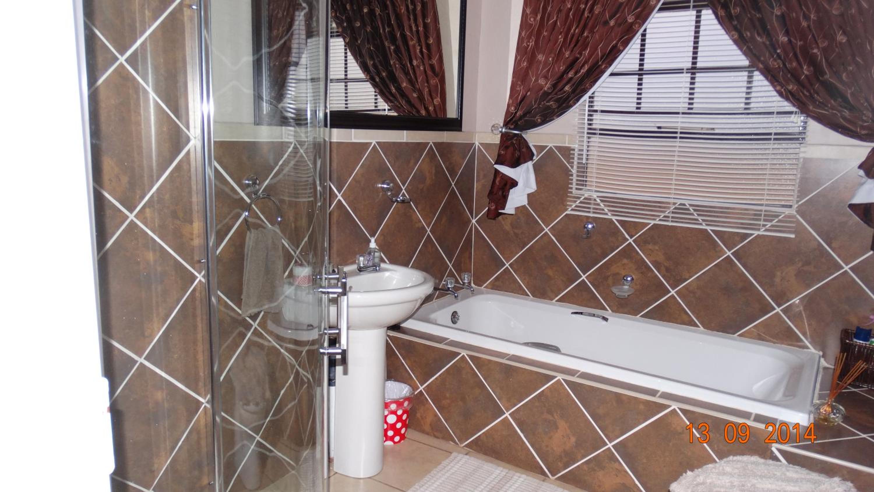 Standard Twin Room with Garden View - Photo 2