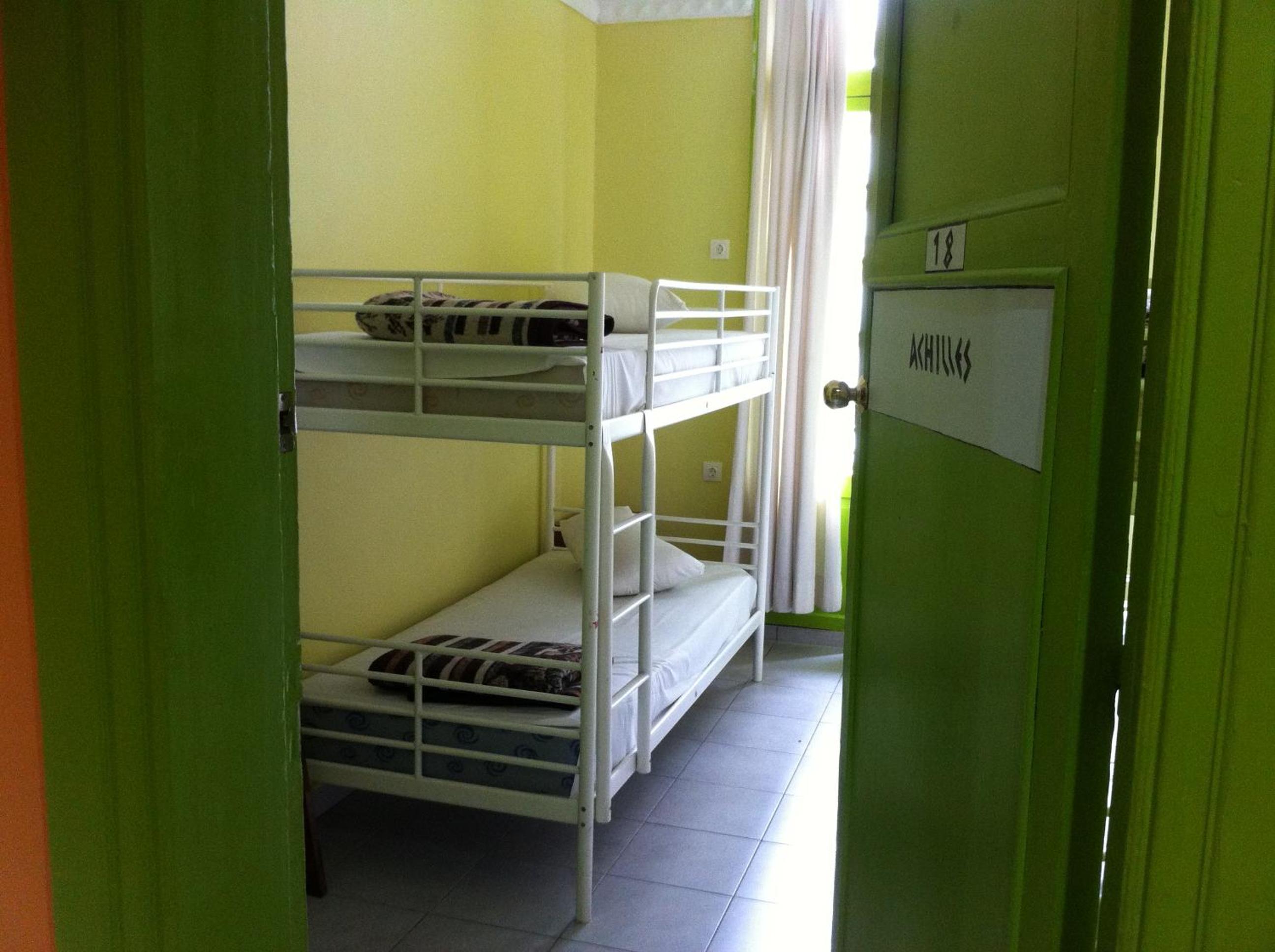 Quadruple Room with Shared Bathroom photo 2