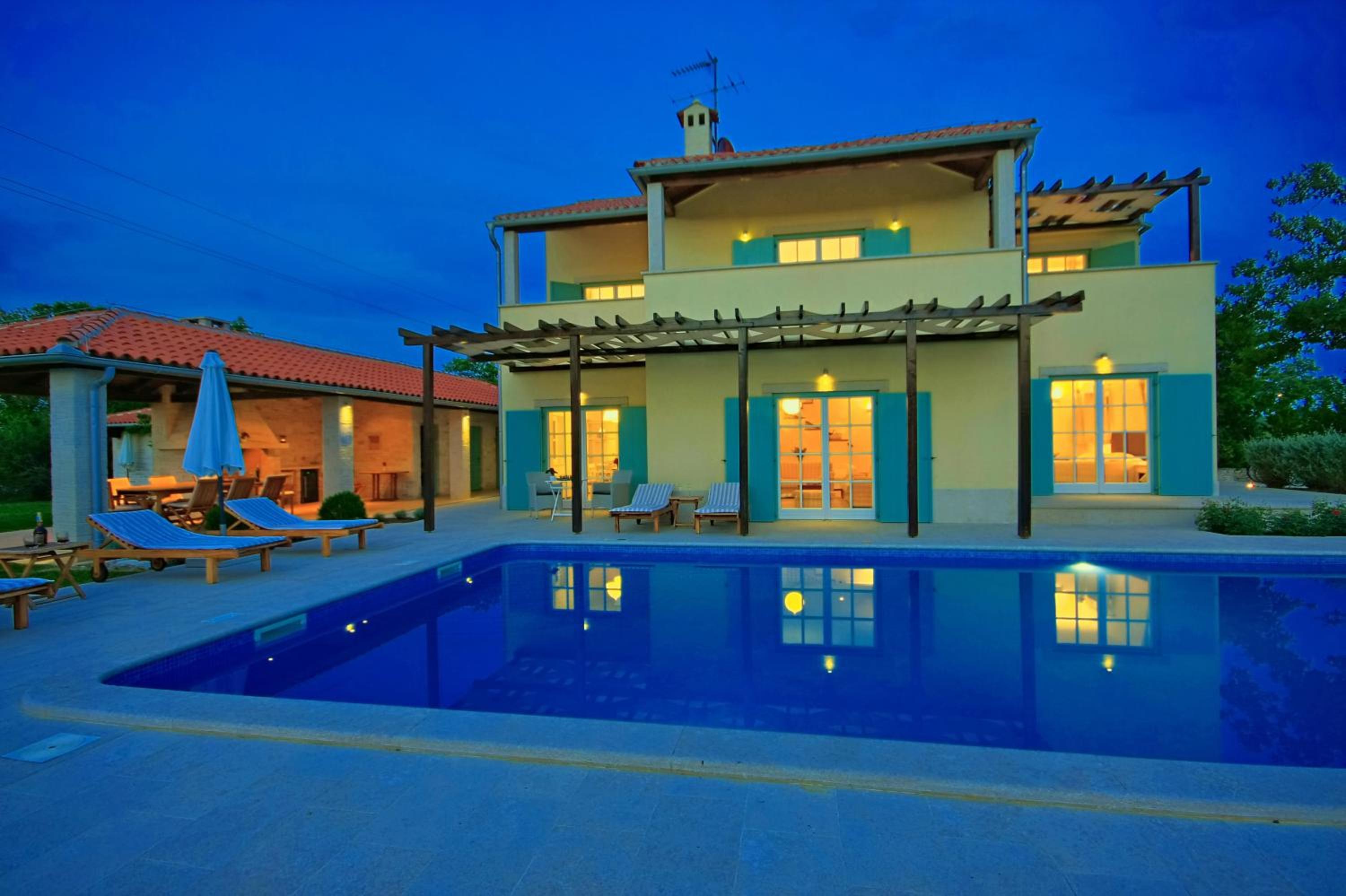Deluxe Villa photo 2