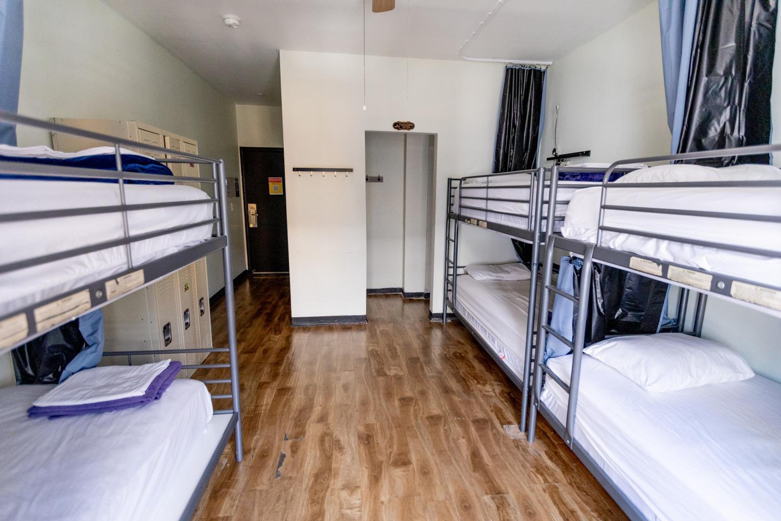 2 Beds in 6-Bed Female Dorm with shared Bathroom