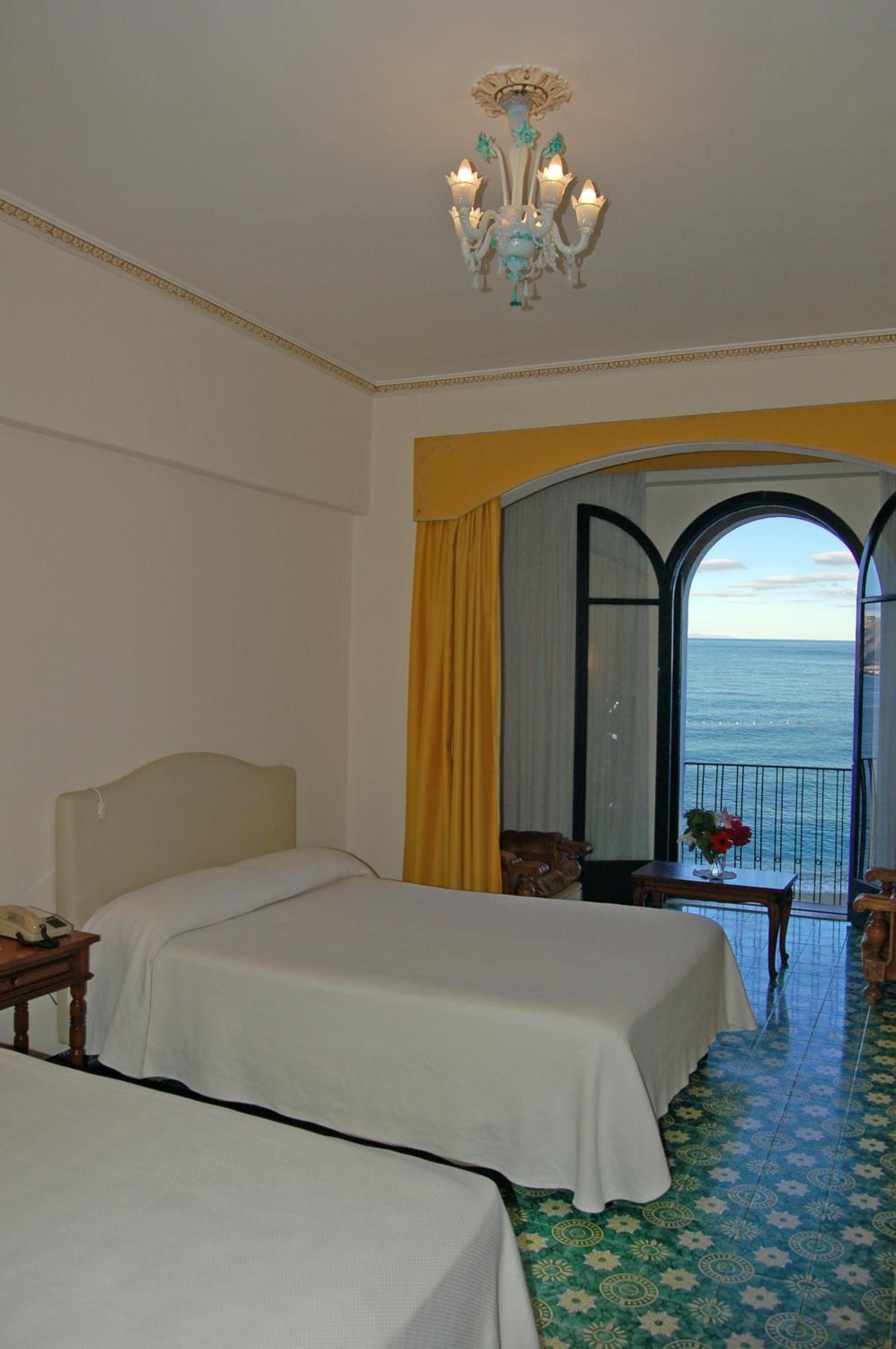 Quadruple Room with Sea View - Photo 2