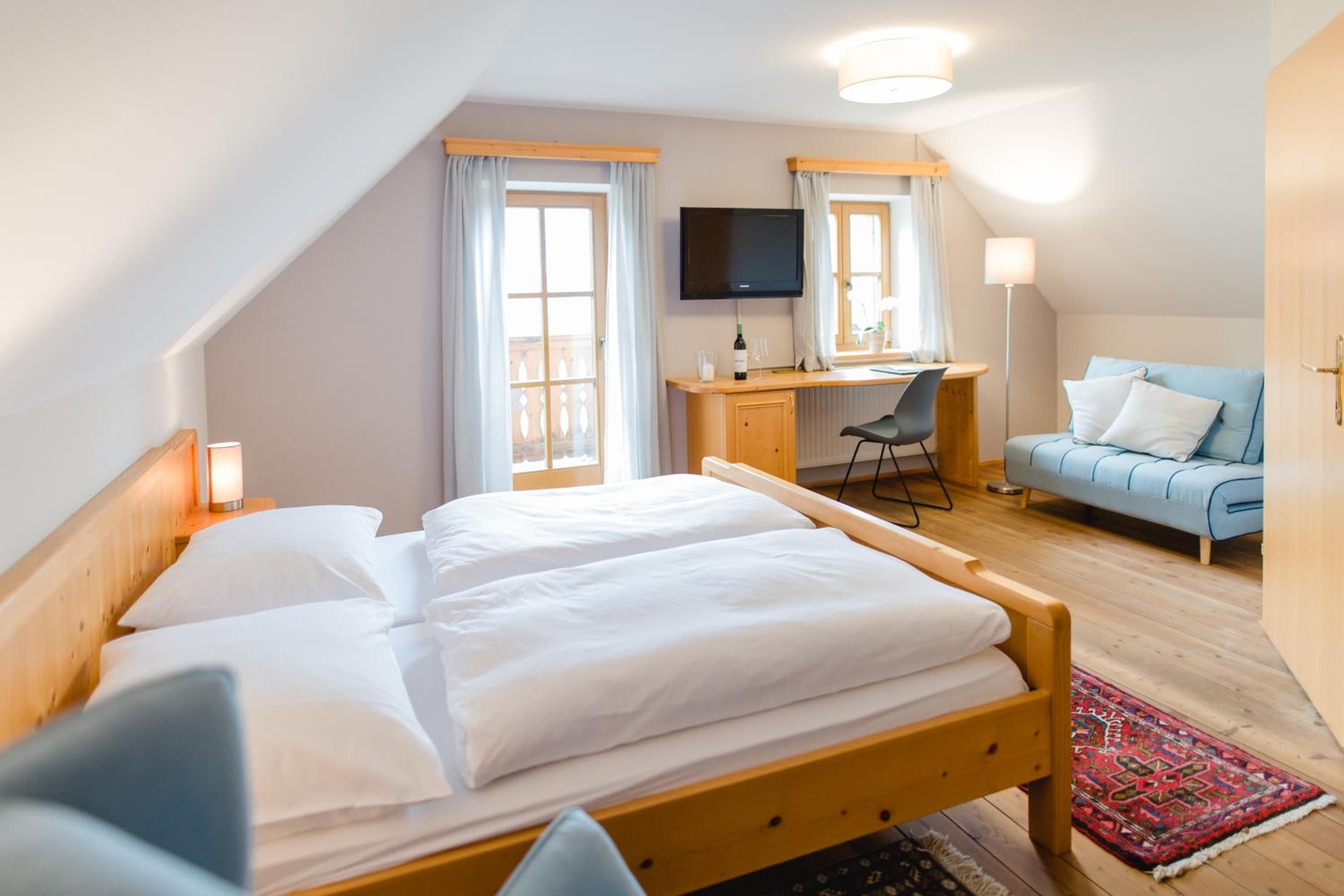 Large Double Room photo 1