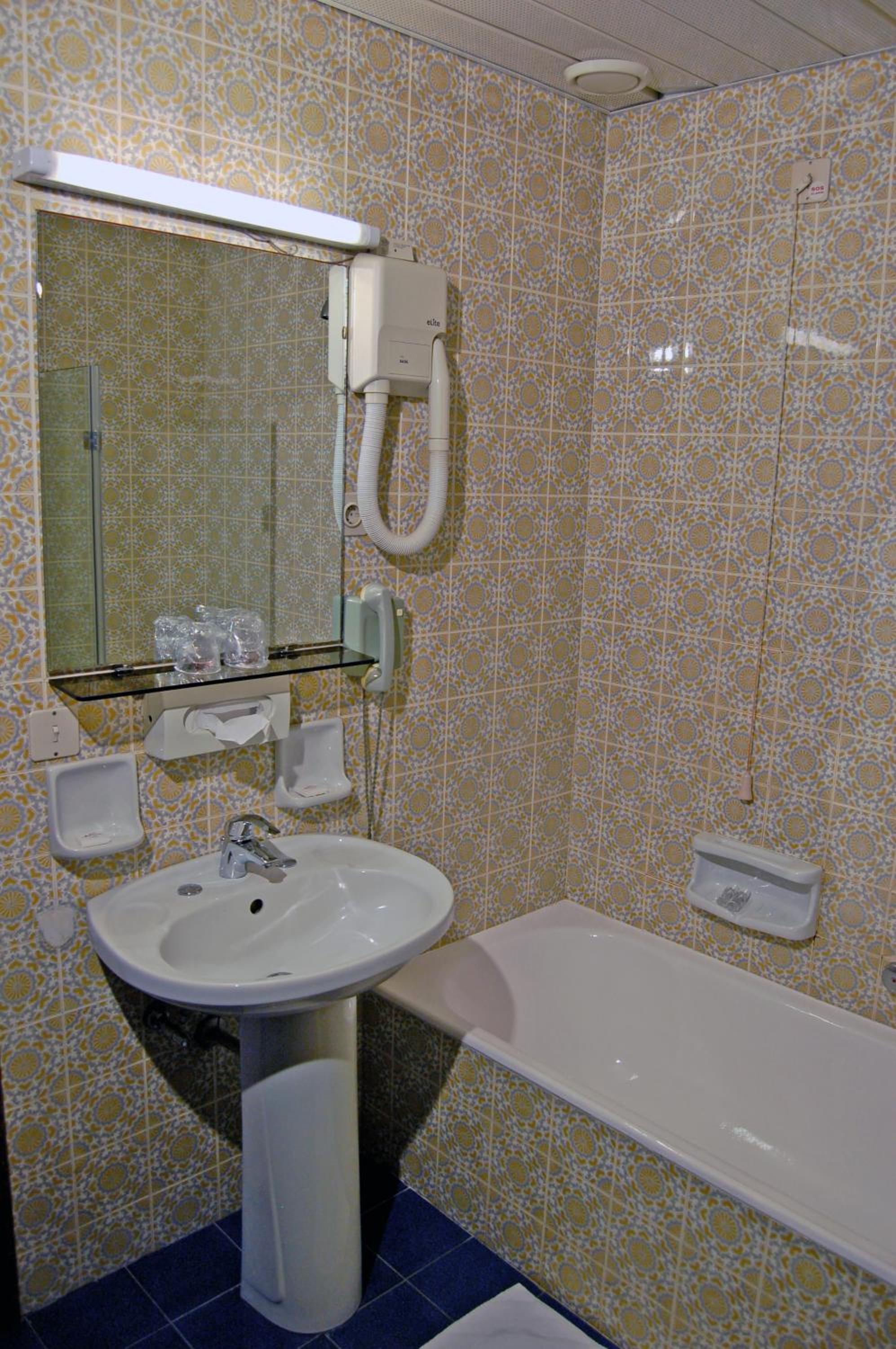 Triple Room with Sea View - Photo 26