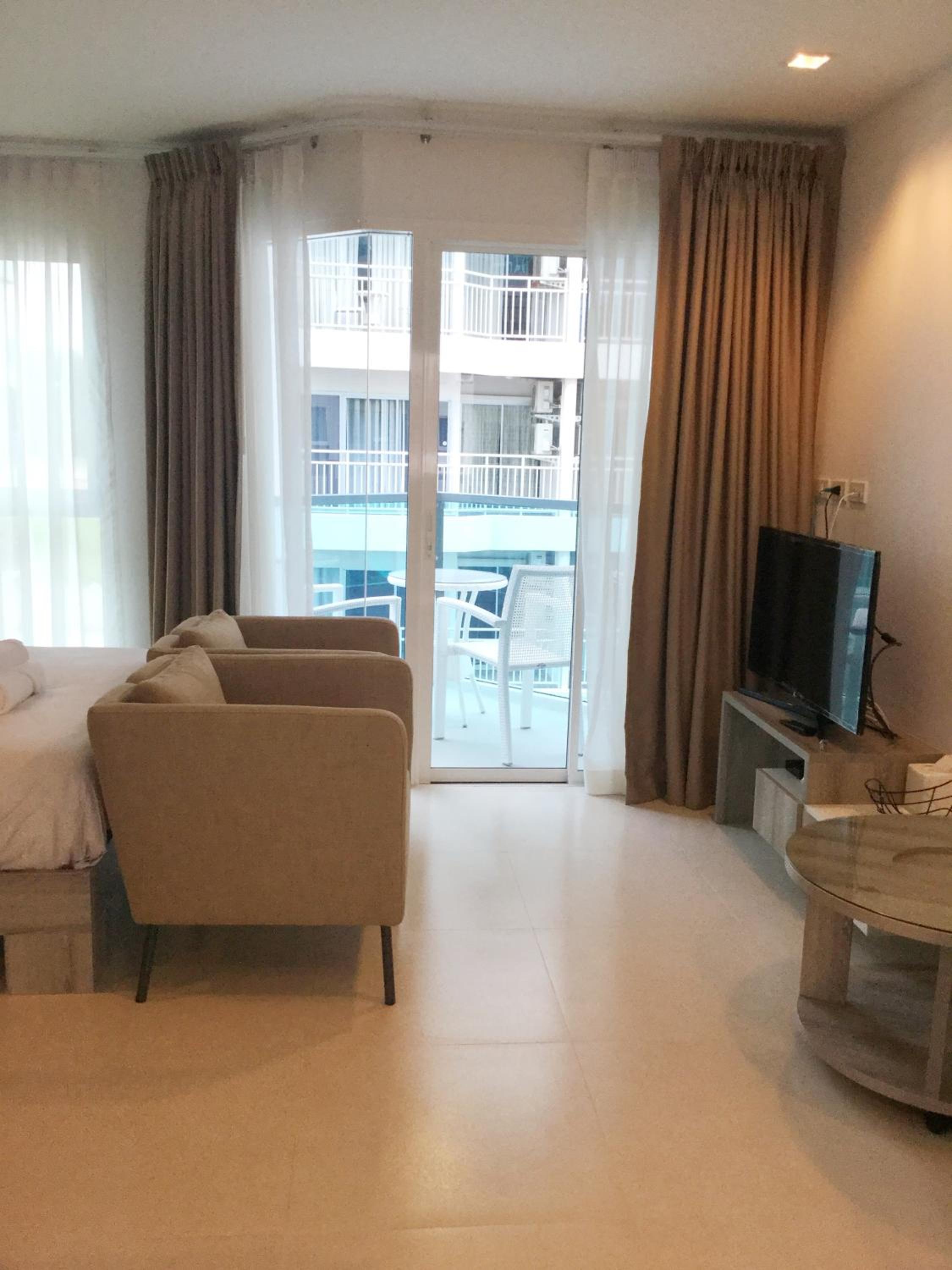 Apartment with Partial Sea View (Queen Bed) - Photo 9